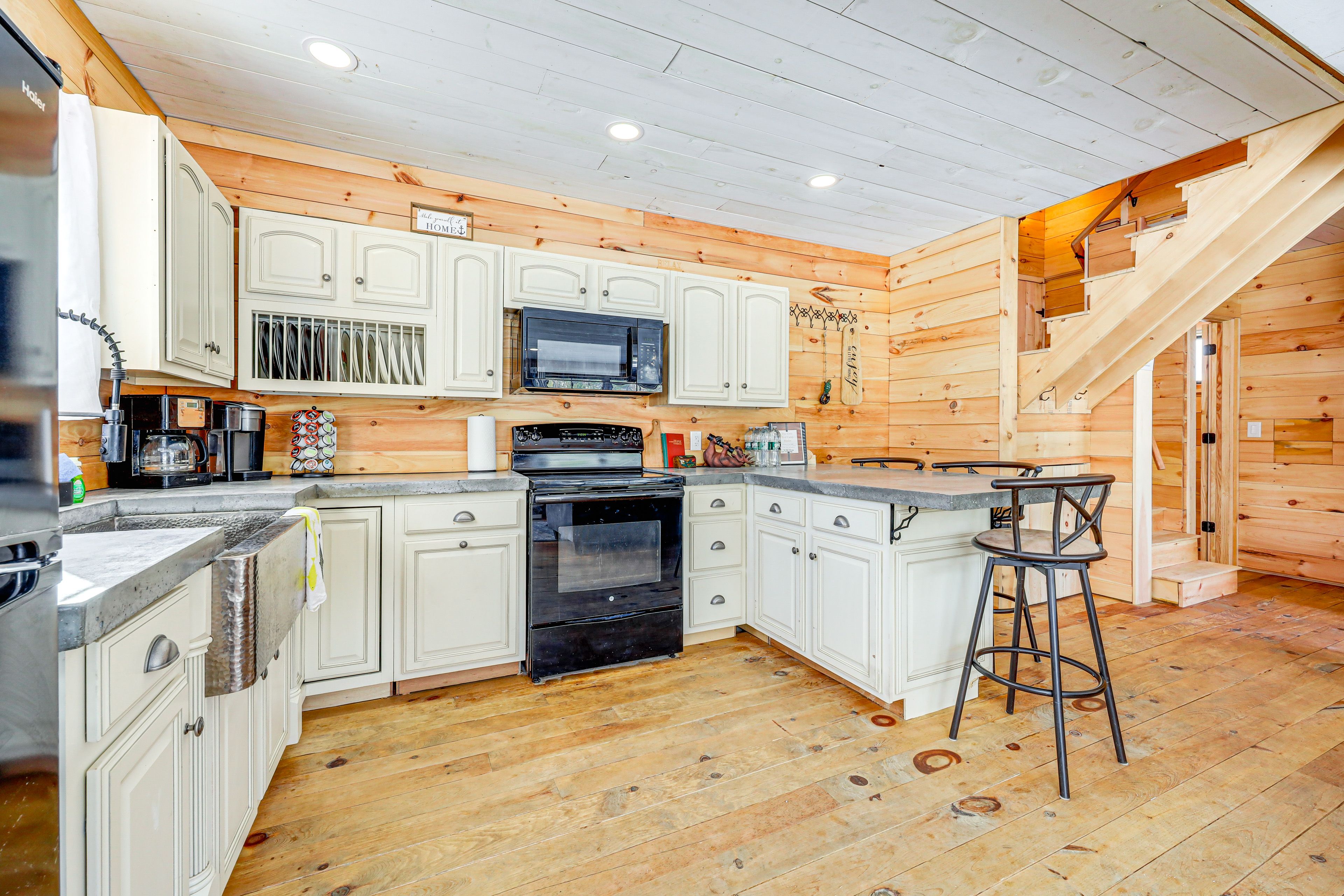 Kitchen | Cooking Basics Supplied | 1st Floor