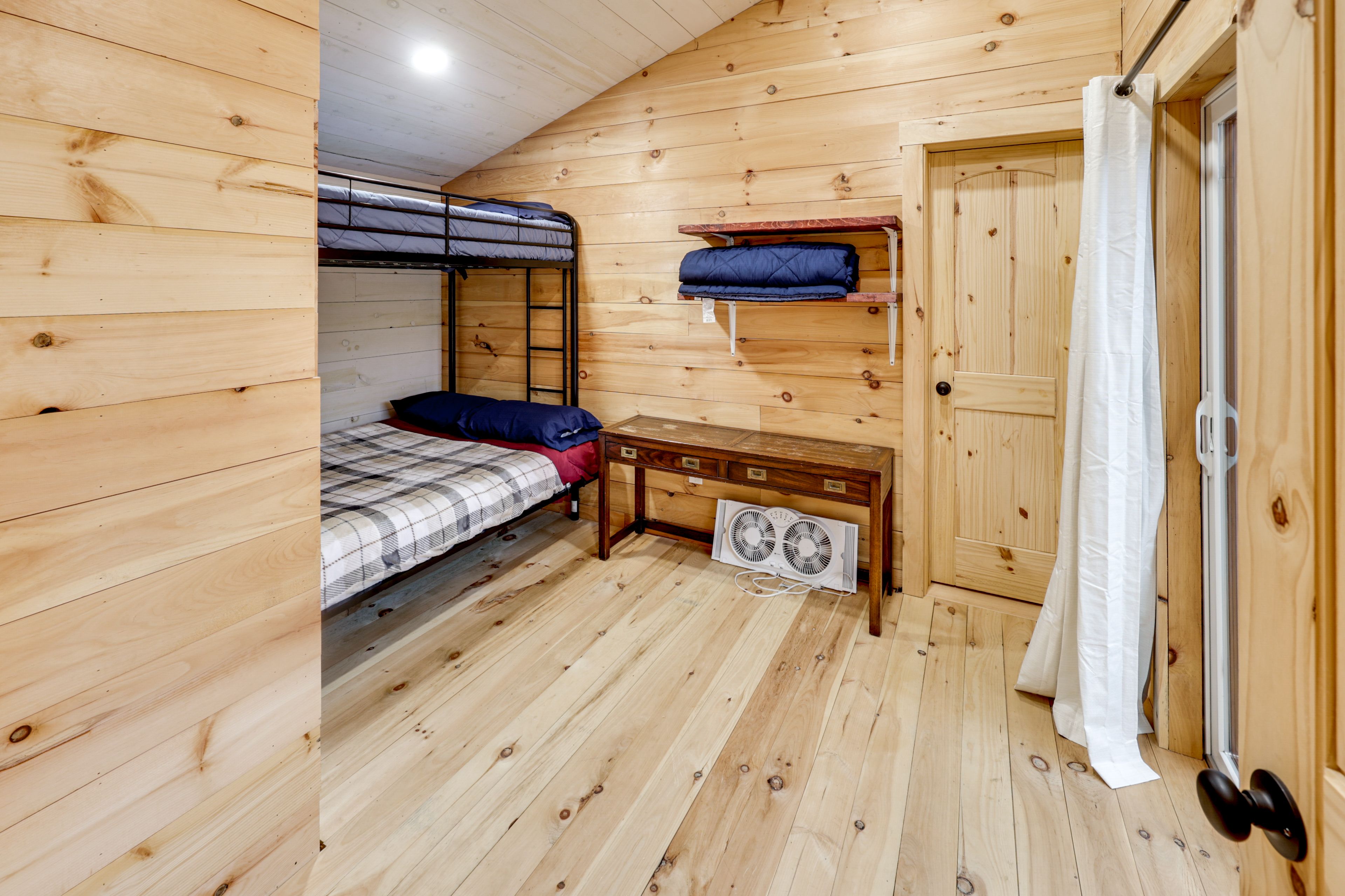 Bedroom 2 | XL Twin/Queen Bunk Bed | 2nd Floor