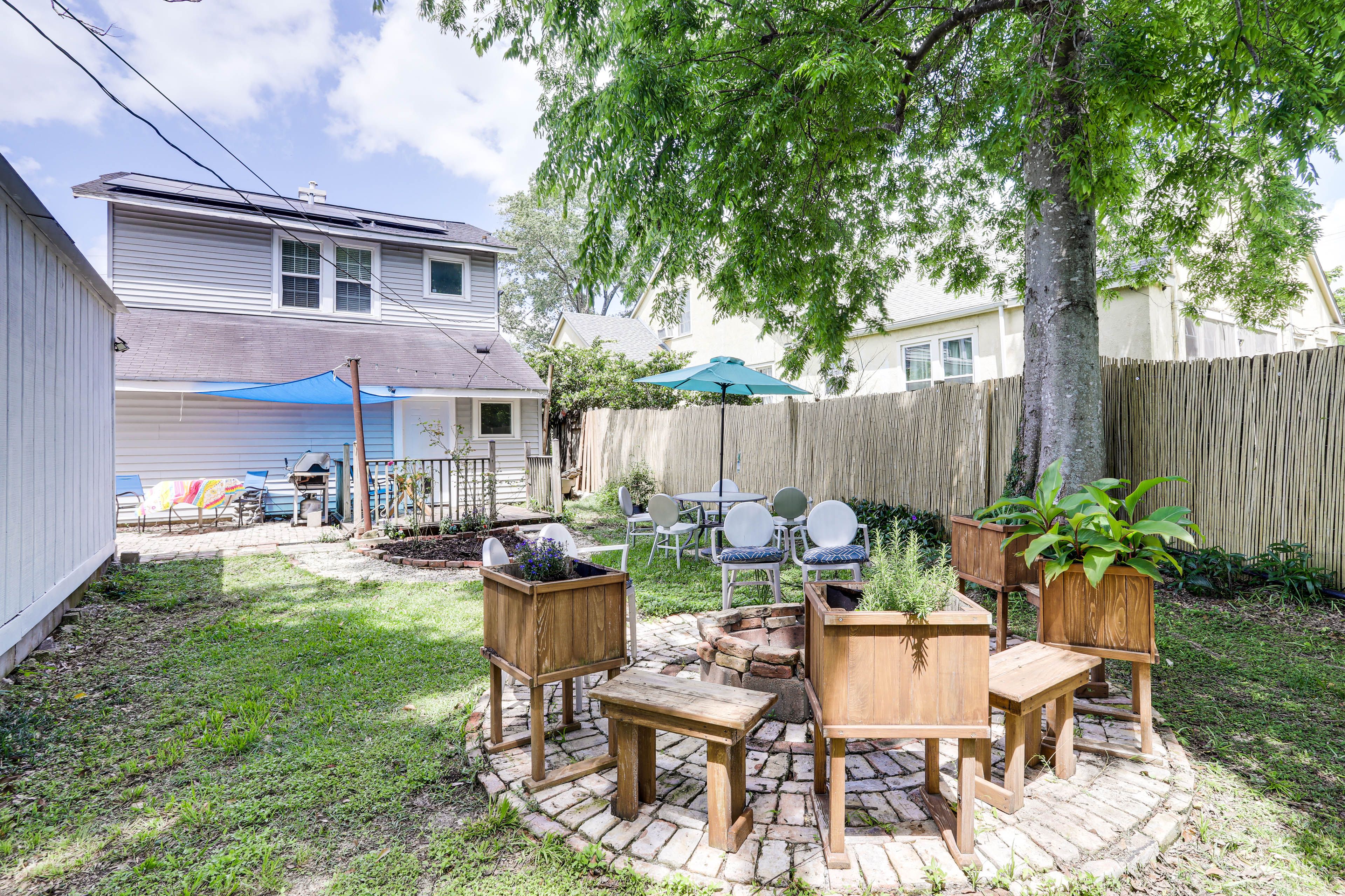 Baton Rouge Vacation Rental | 3BR | 2BA | 1,742 Sq Ft | 3 Steps to Enter