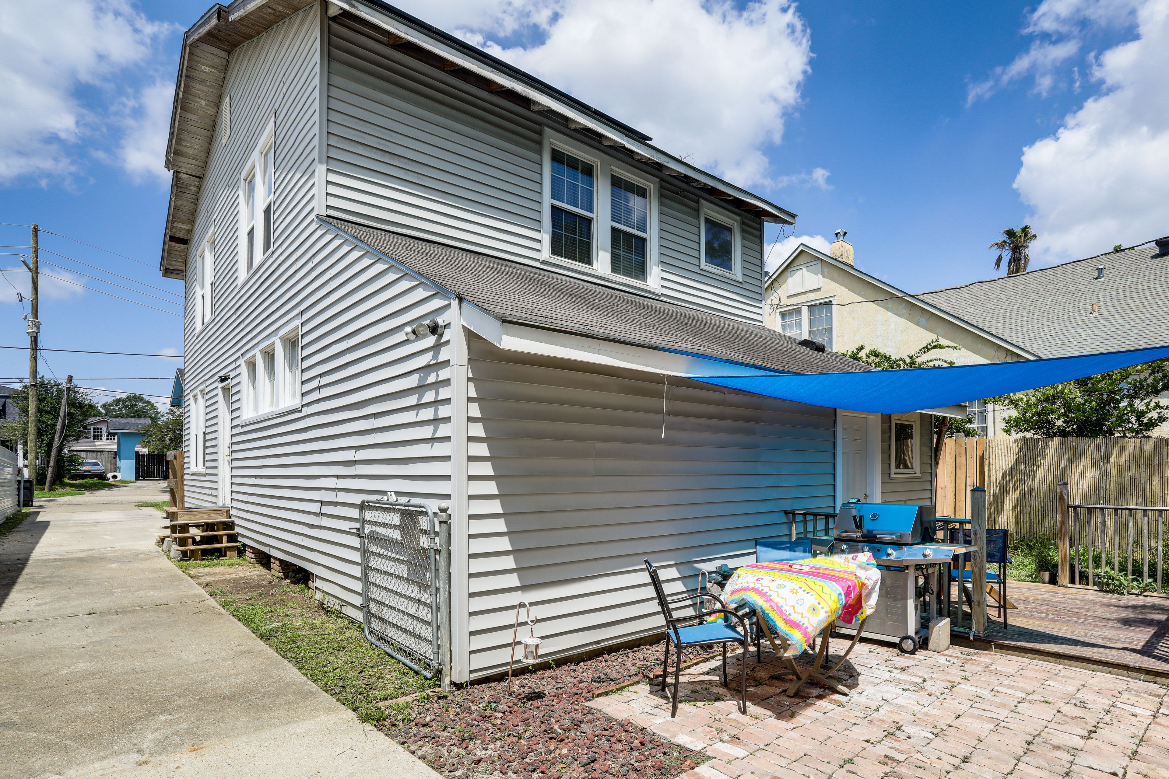 Exterior | Driveway (3 Vehicles)