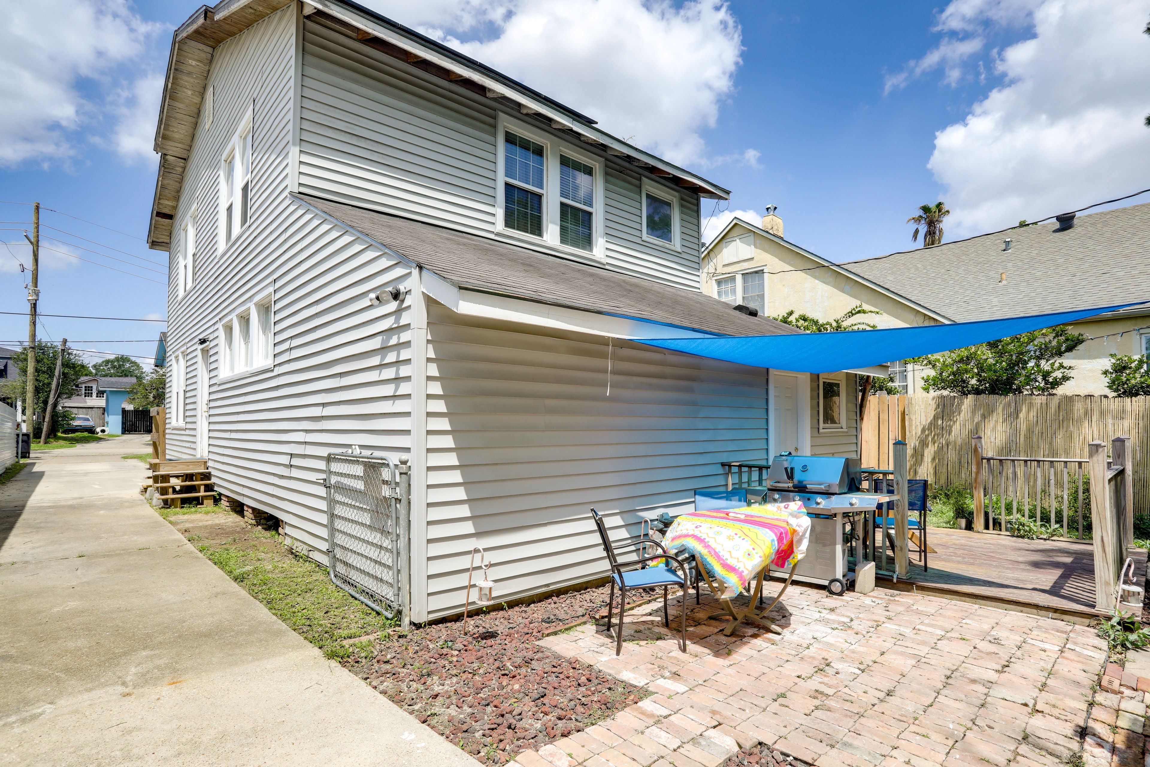 Exterior | Driveway (3 Vehicles)