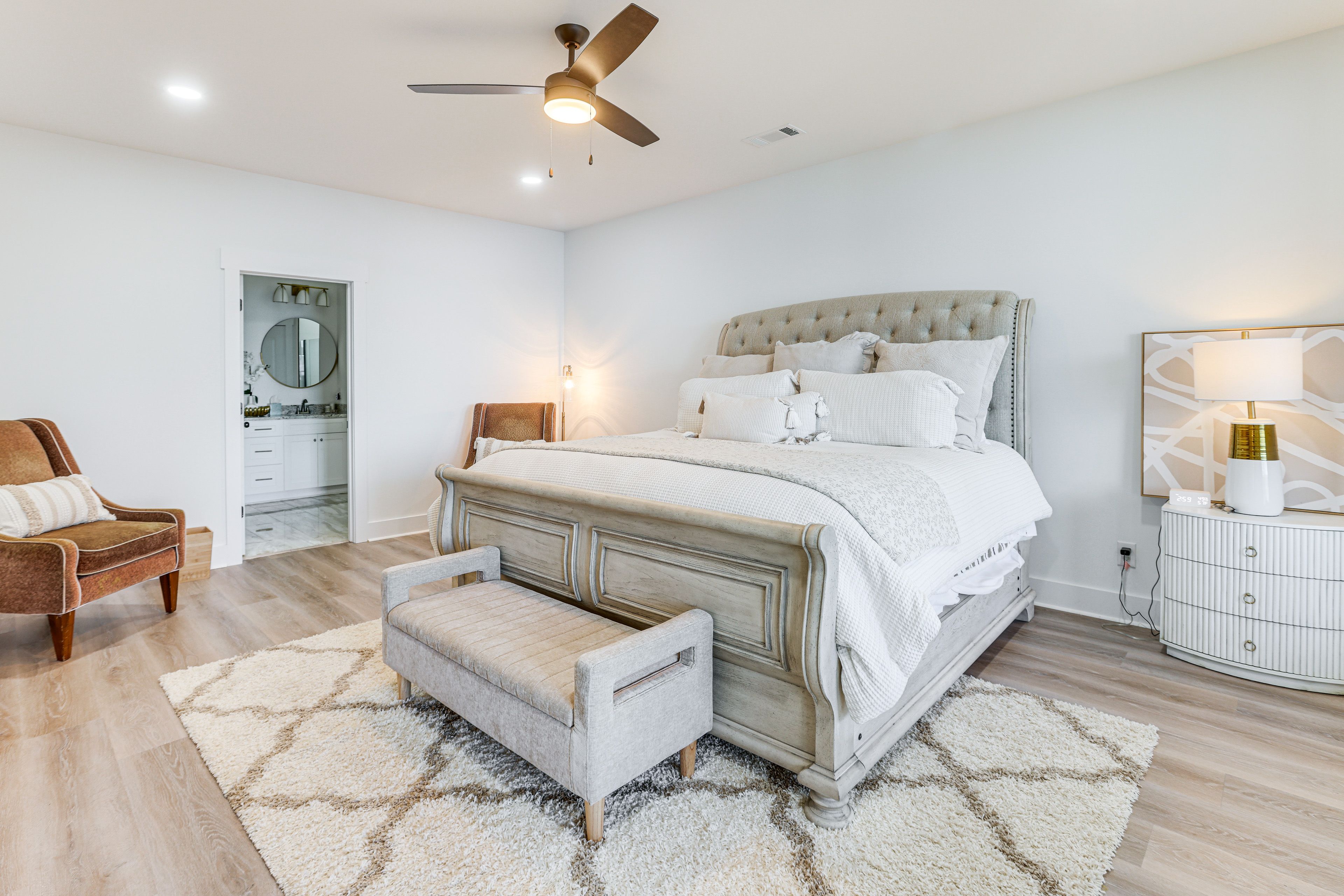 Bedroom 1 | King Bed | Smart TV | En-Suite Bathroom