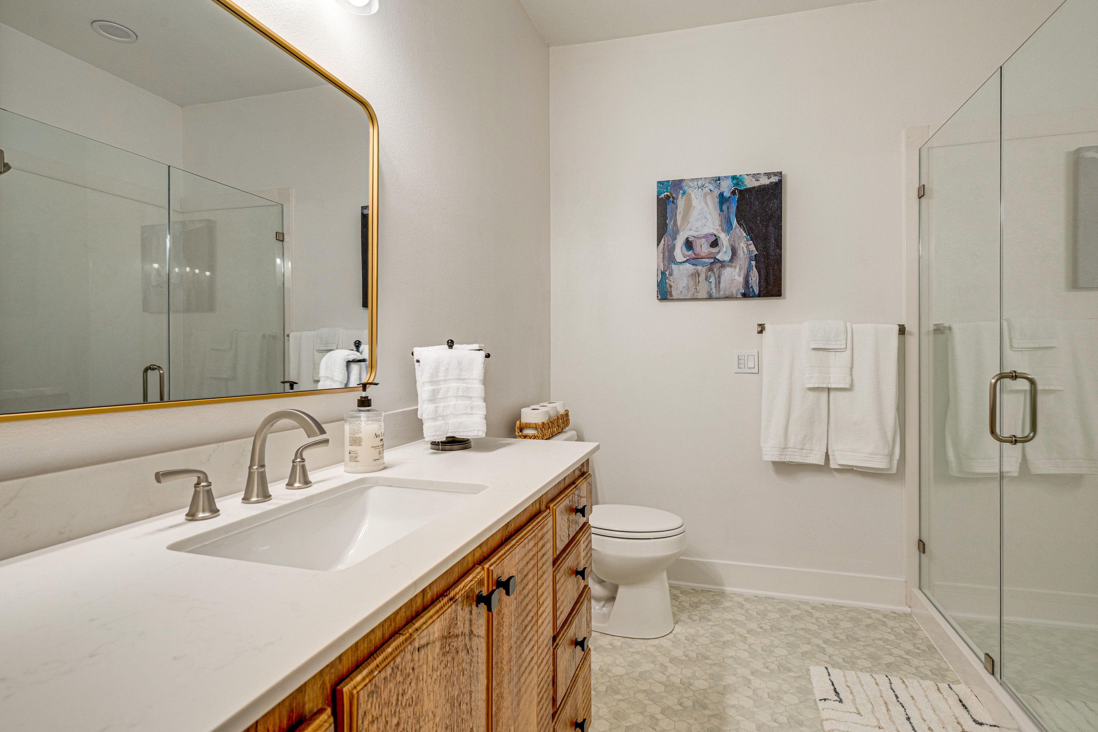 Full Bathroom | Towels Provided