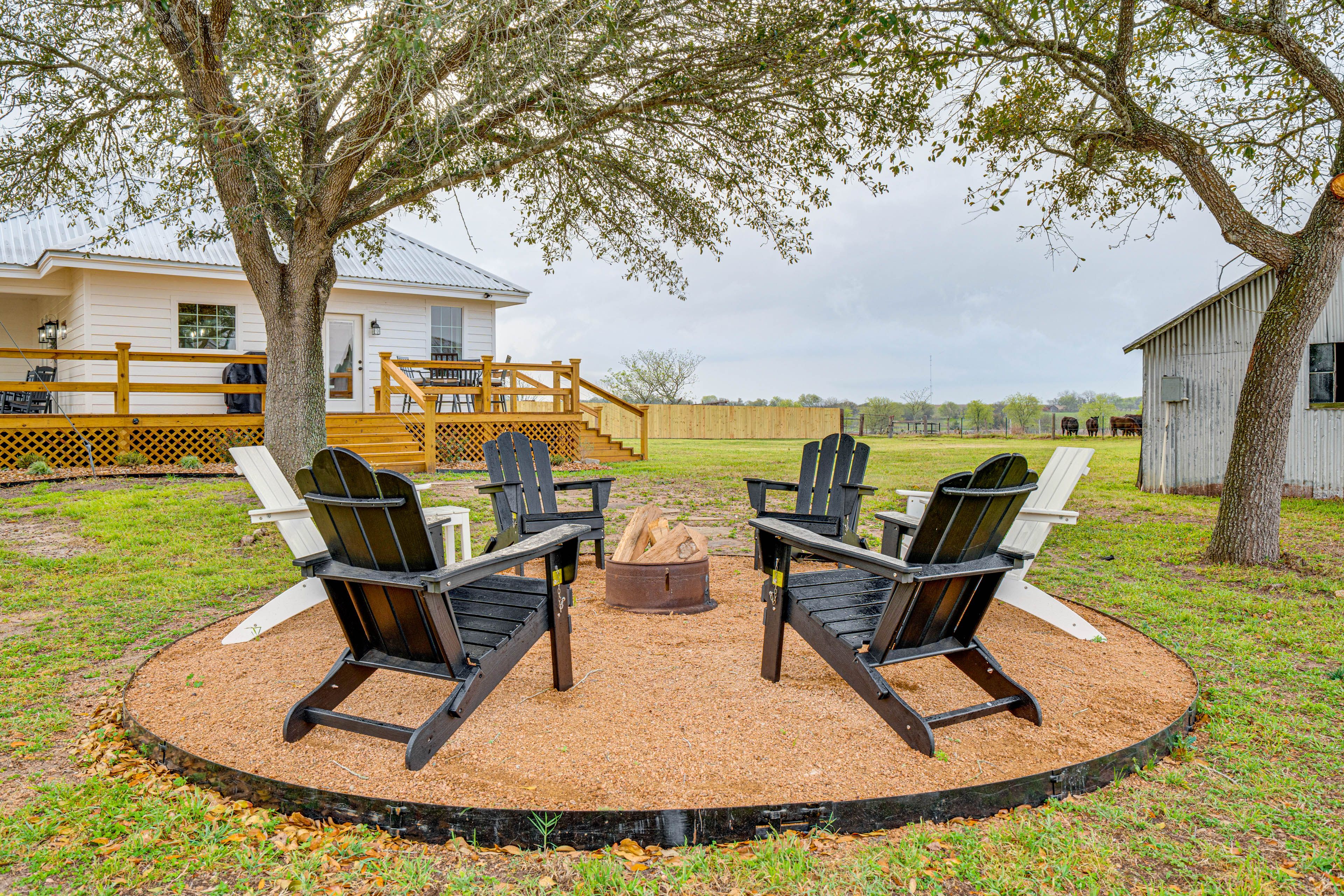 Schulenburg Vacation Rental | 3BR | 2BA | 1,900 Sq Ft | 3 Steps Required