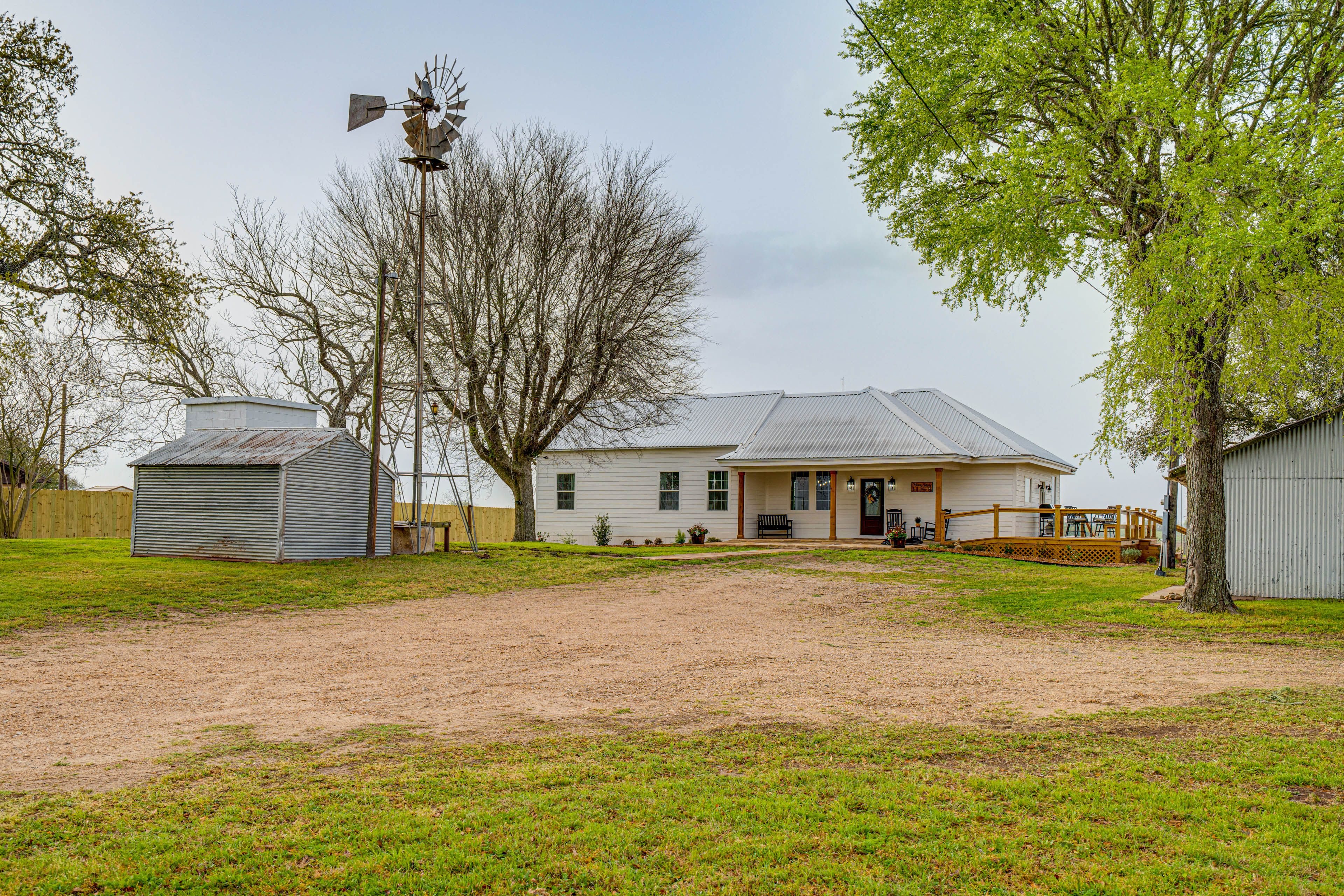 Exterior | Driveway (4 Vehicles)