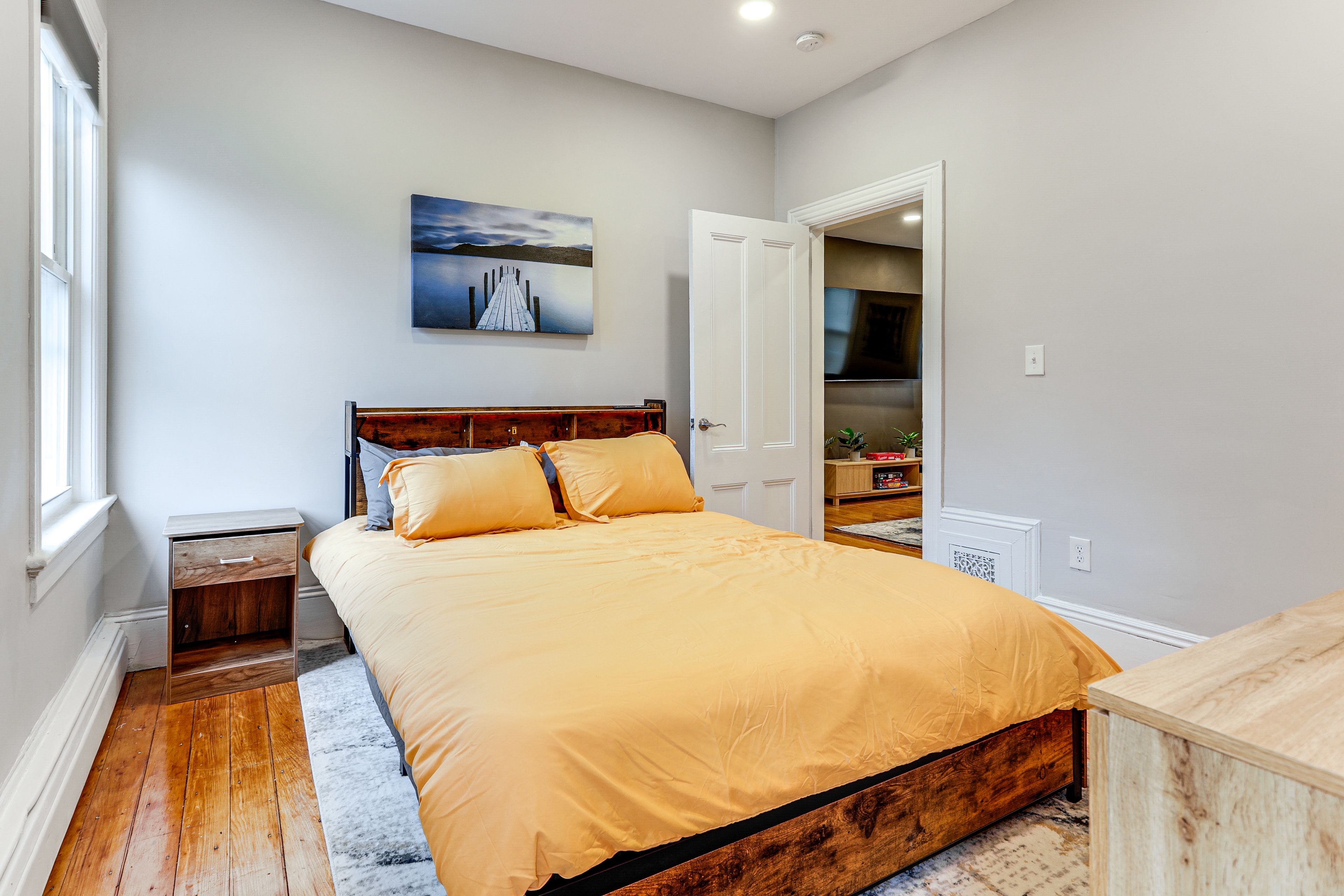 Bedroom 2 | Queen Bed
