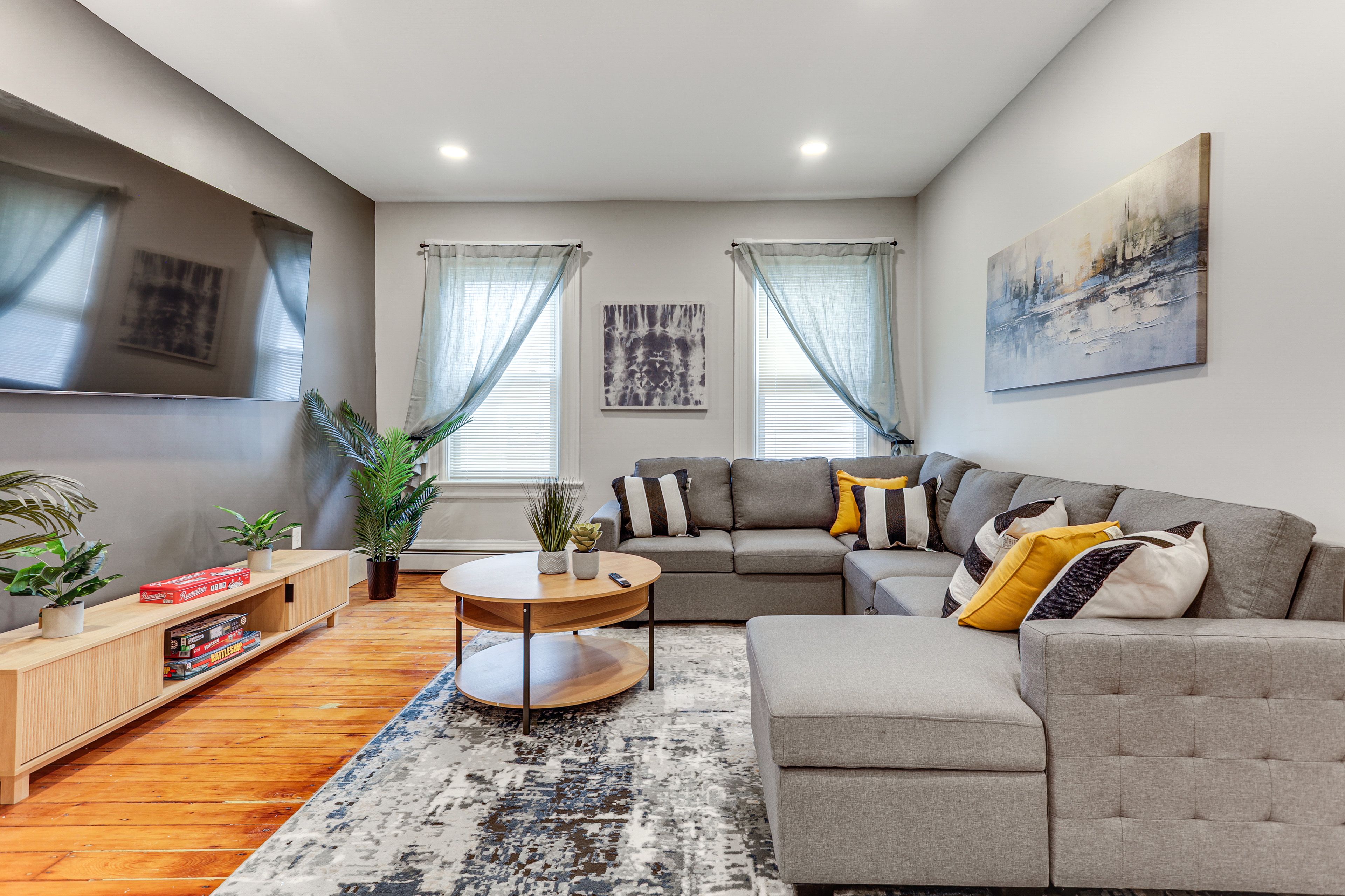 Living Room | Sleeper Sofa | Central Heating | Free WiFi