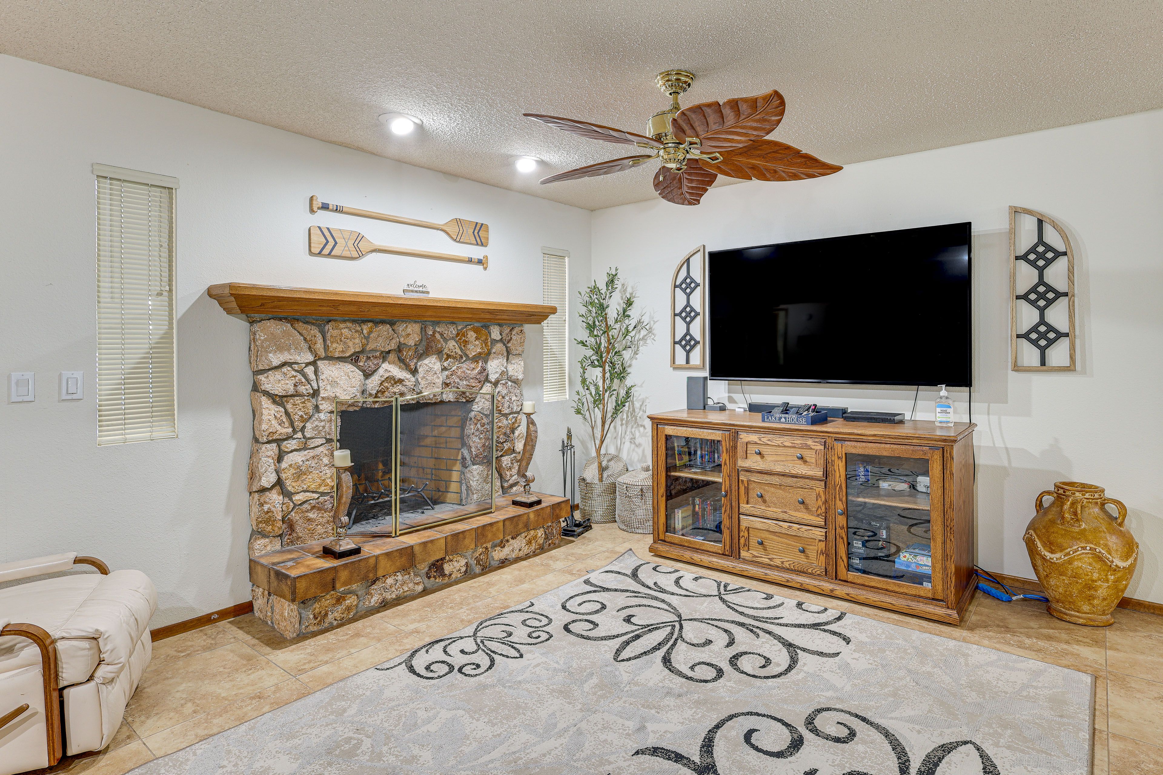 Living Room | Free WiFi | Smart TV | Fireplace | Single-Story Home