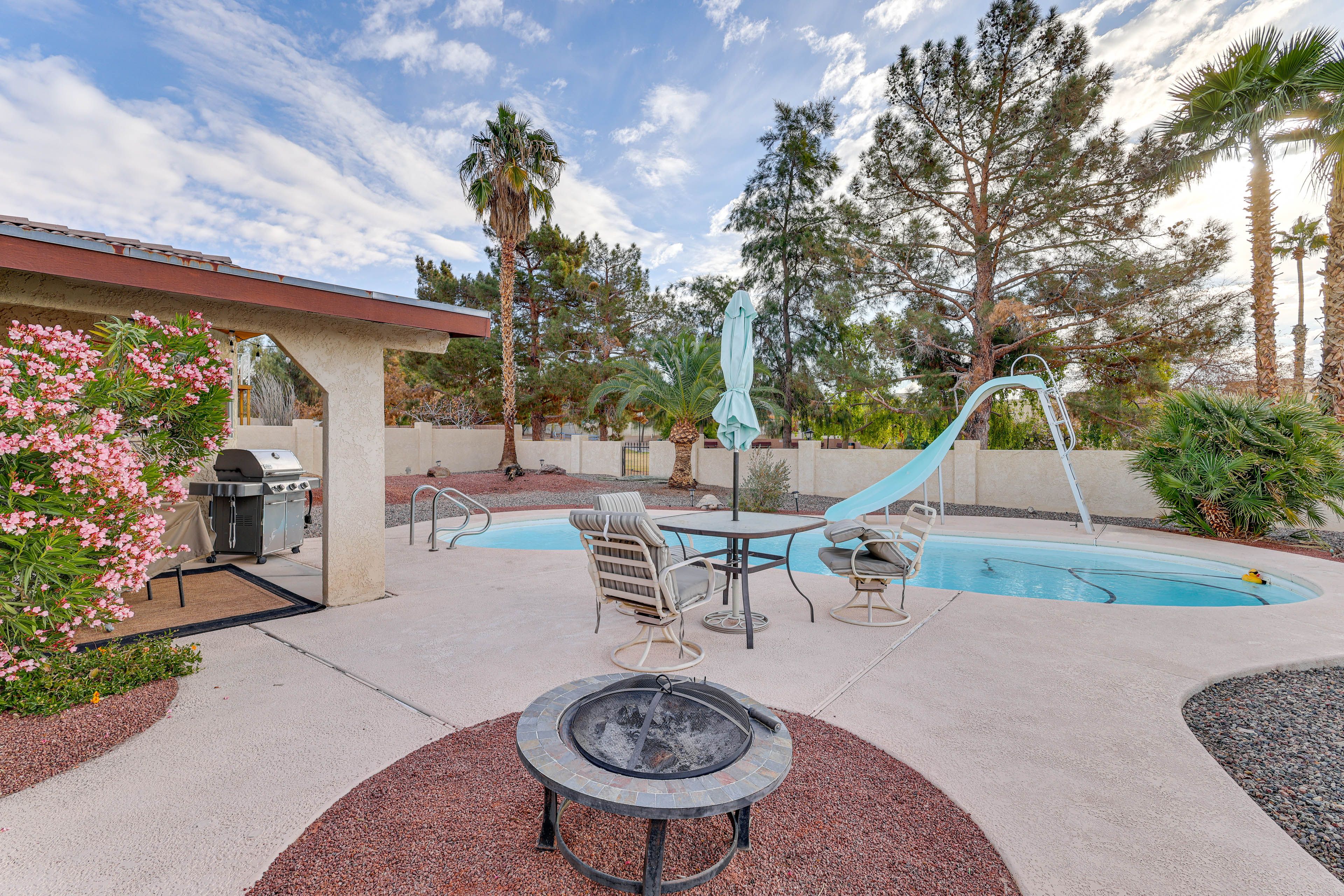 Fire Pit Area | Fenced Yard | Dining Set