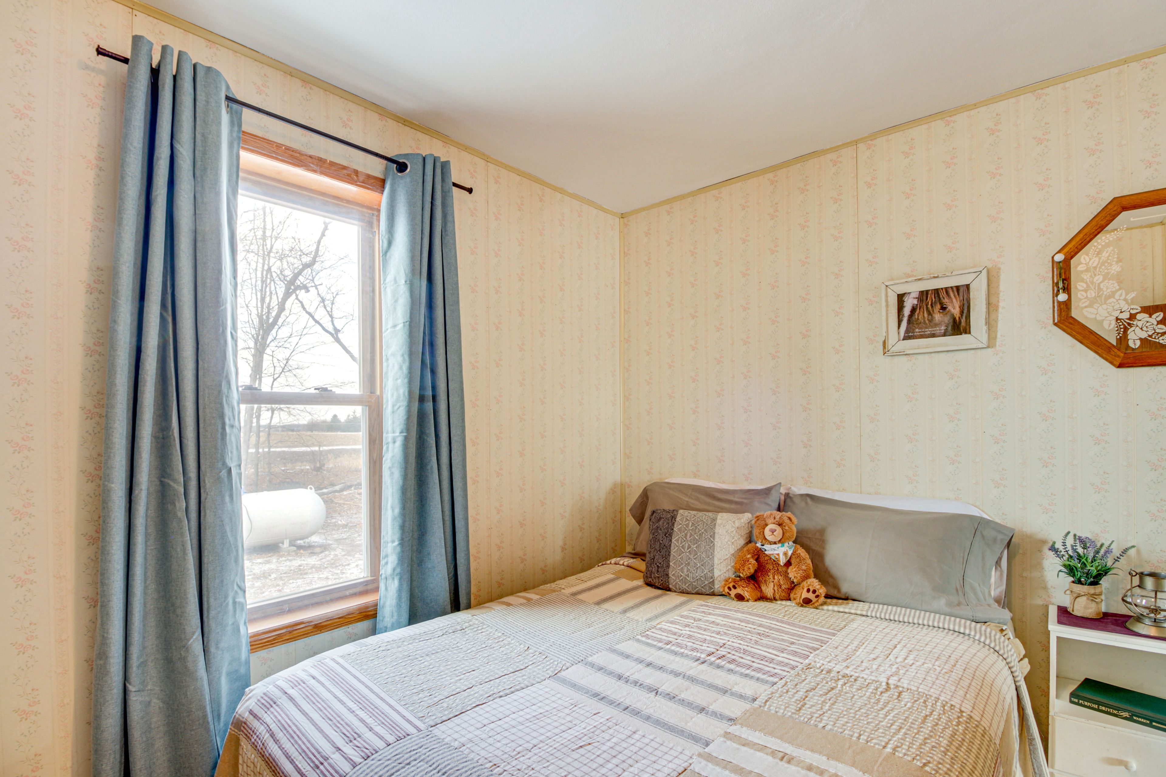 Bedroom 1 | Queen Bed