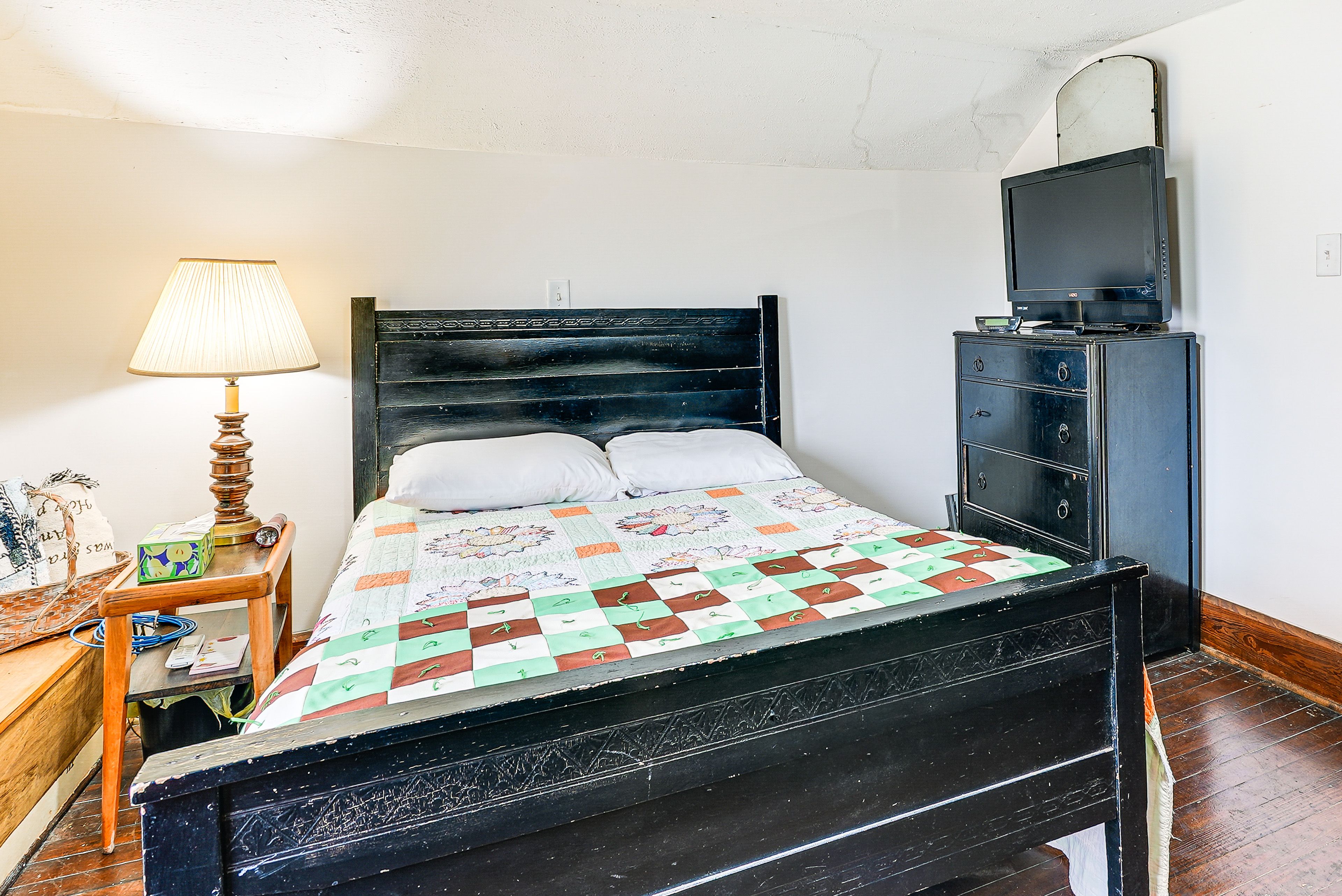 Bedroom 3 | Full Bed | TV | 2nd Floor