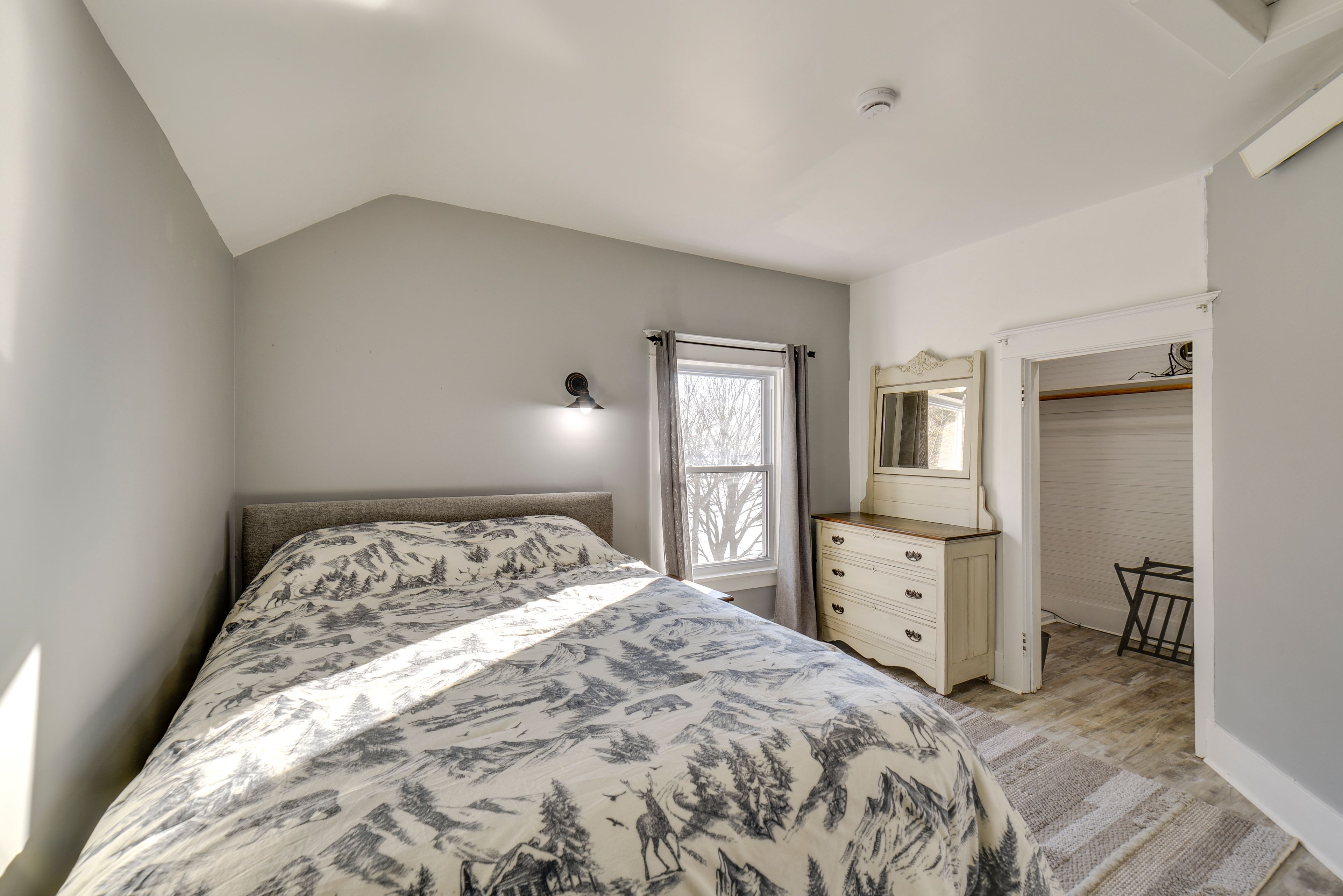 Bedroom 1 | Queen Bed | 2nd Floor