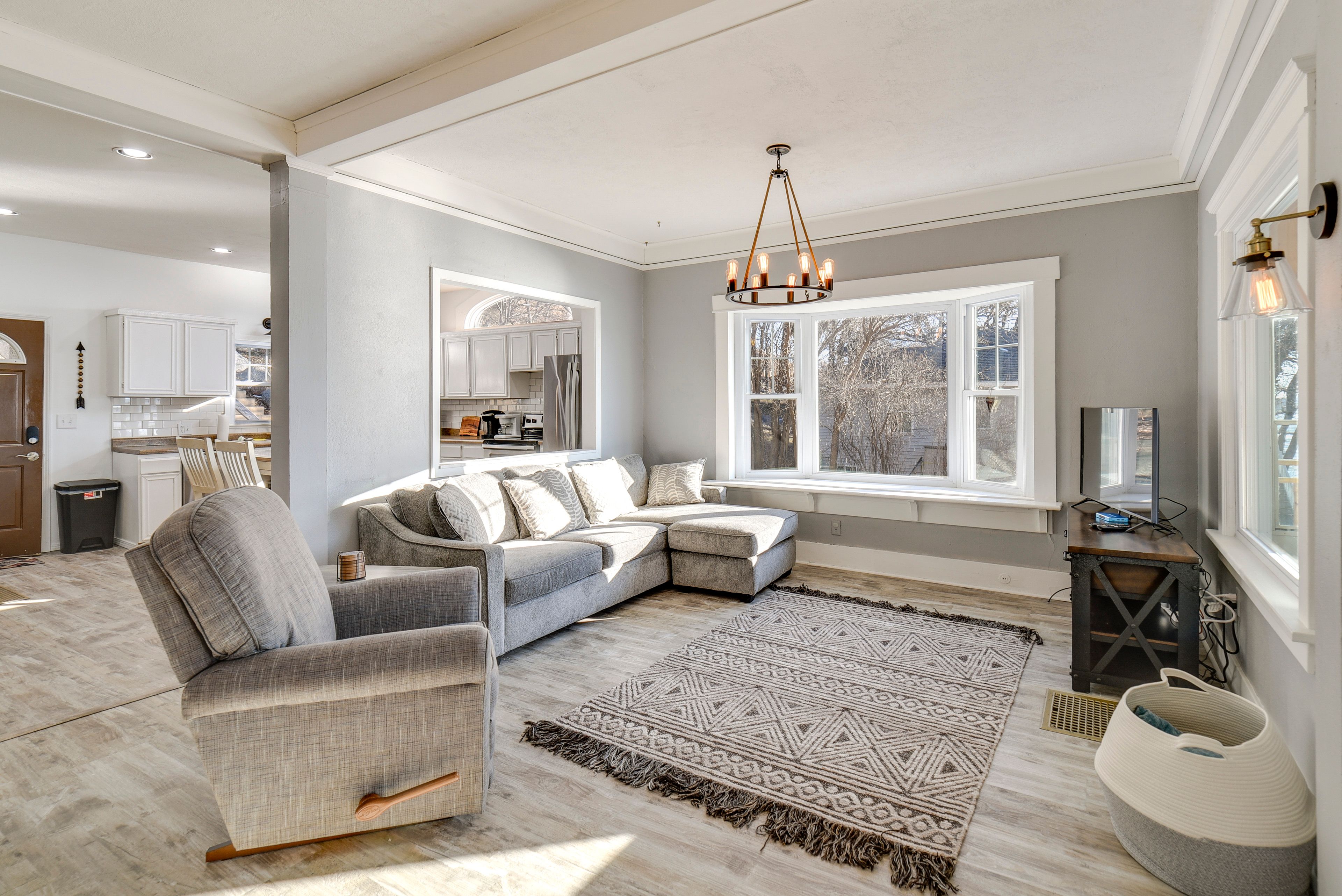 Living Room | Free WiFi | Smart TV | Central A/C | 1st Floor