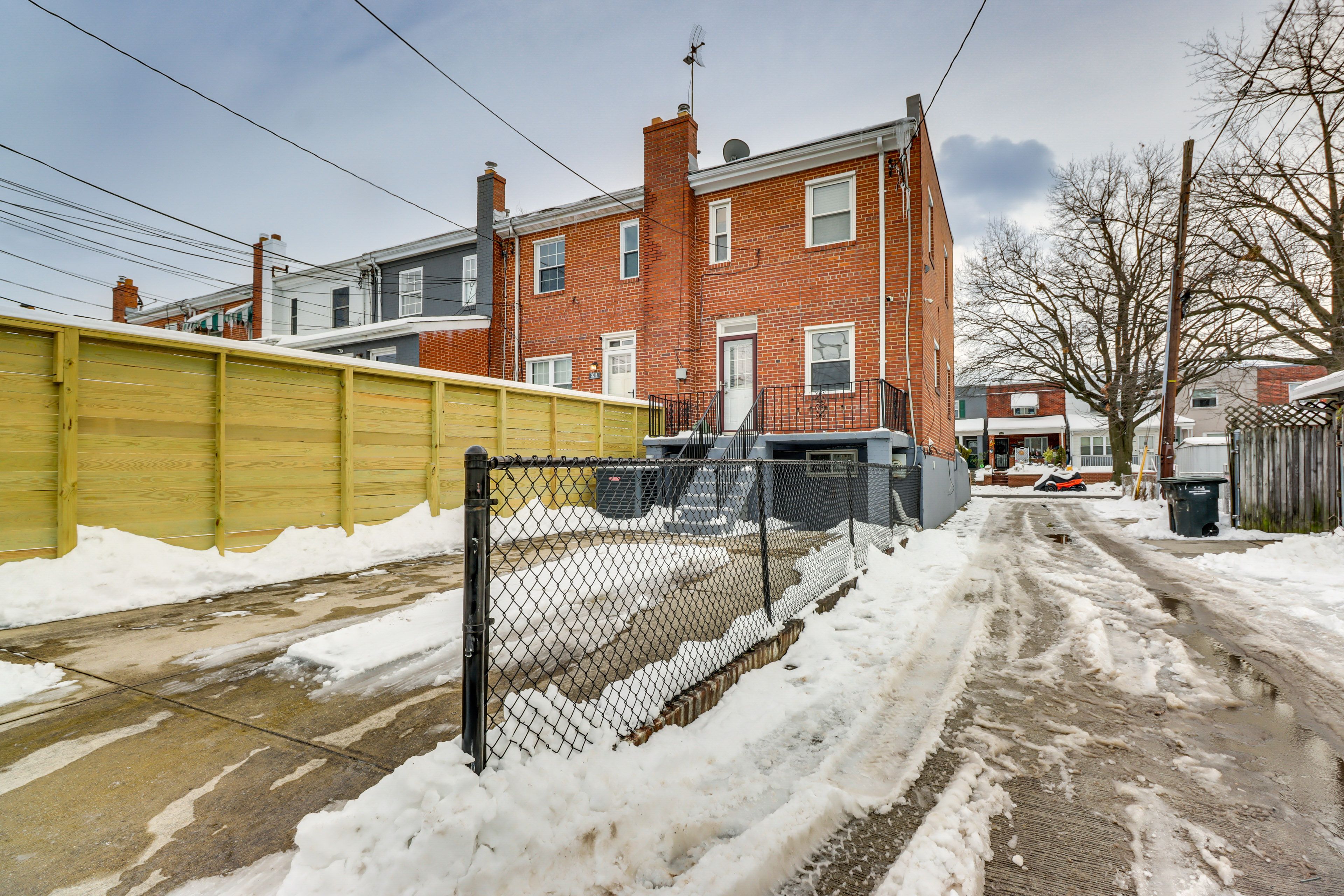 Parking | Driveway (1 Vehicle) | Street Parking (Street Cleaning in Summer)