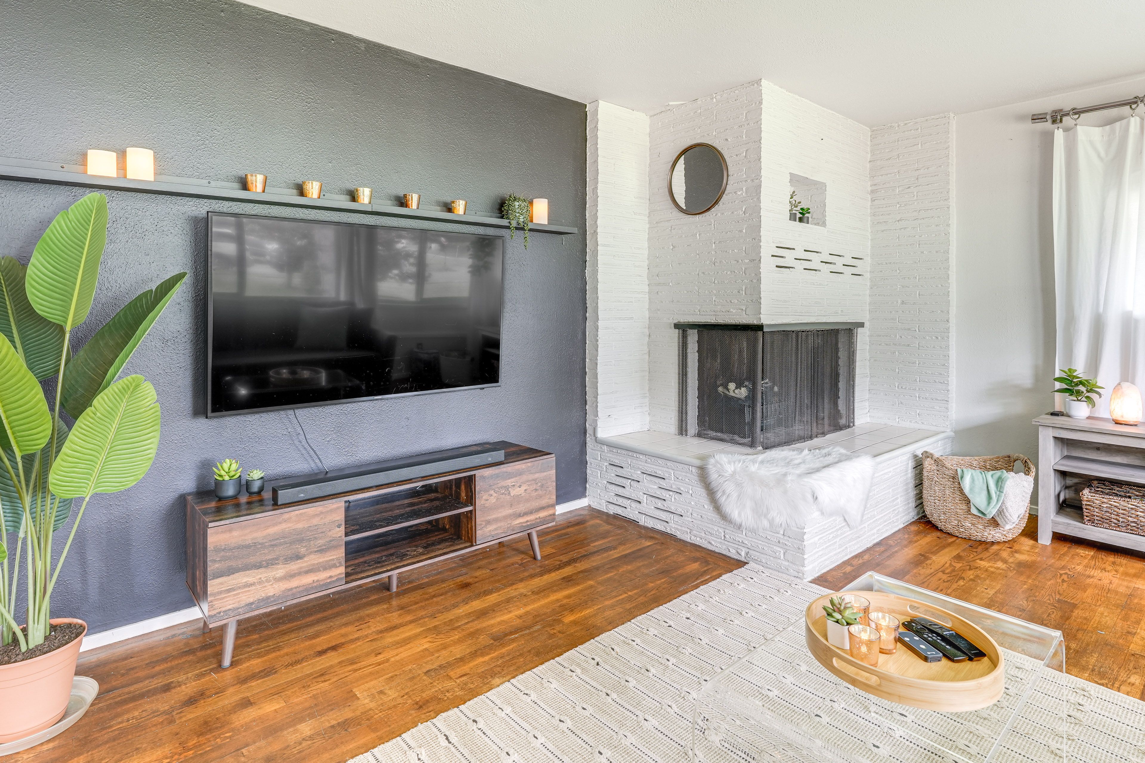 Living Room | Free WiFi | Smart TV | Central A/C & Heating | Full Sleeper Sofa