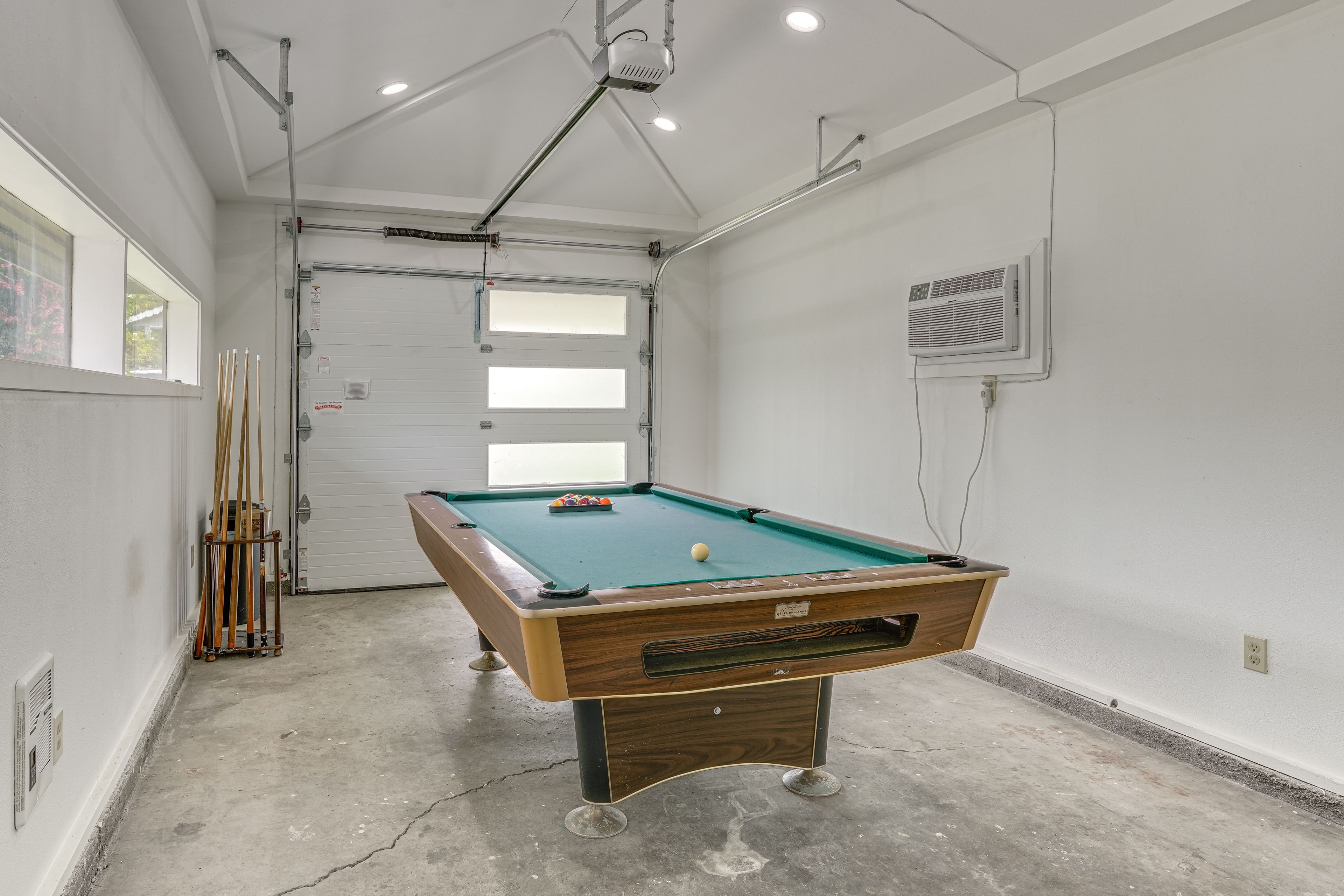Garage | Pool Table