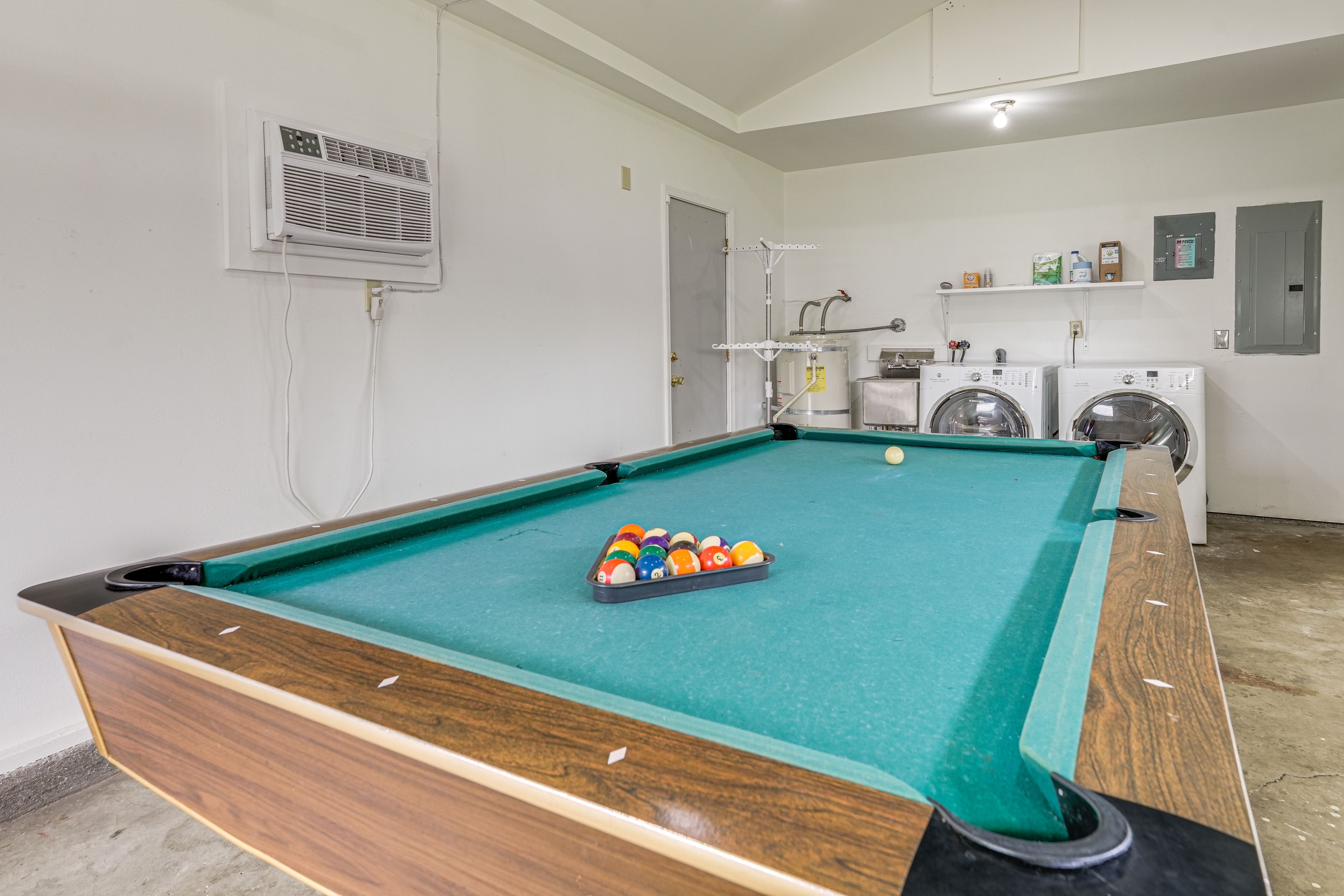 Garage | Pool Table | Washer & Dryer | Laundry Detergent Provided