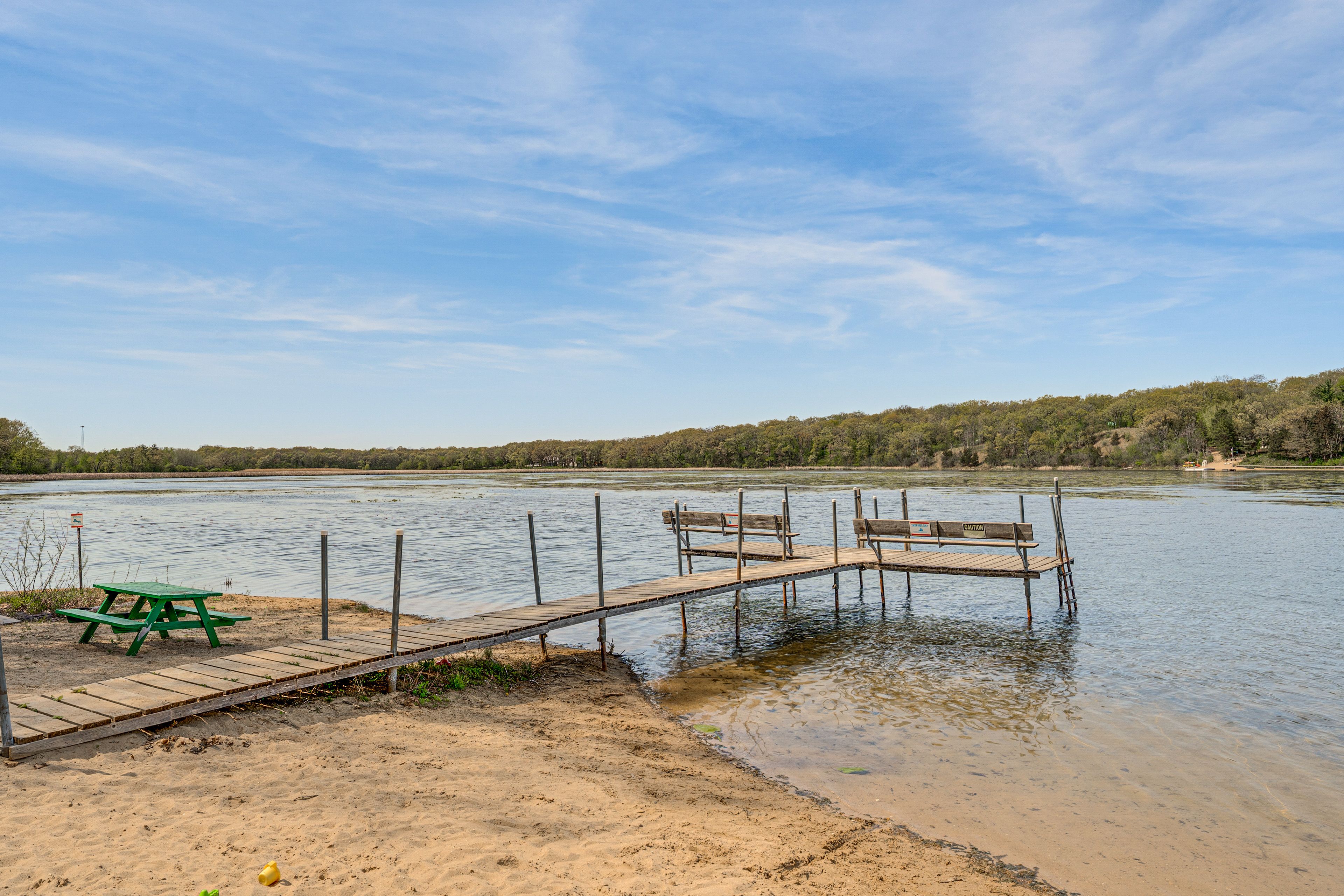 Community Dock | Kayaks & Canoe | Sandy Beach