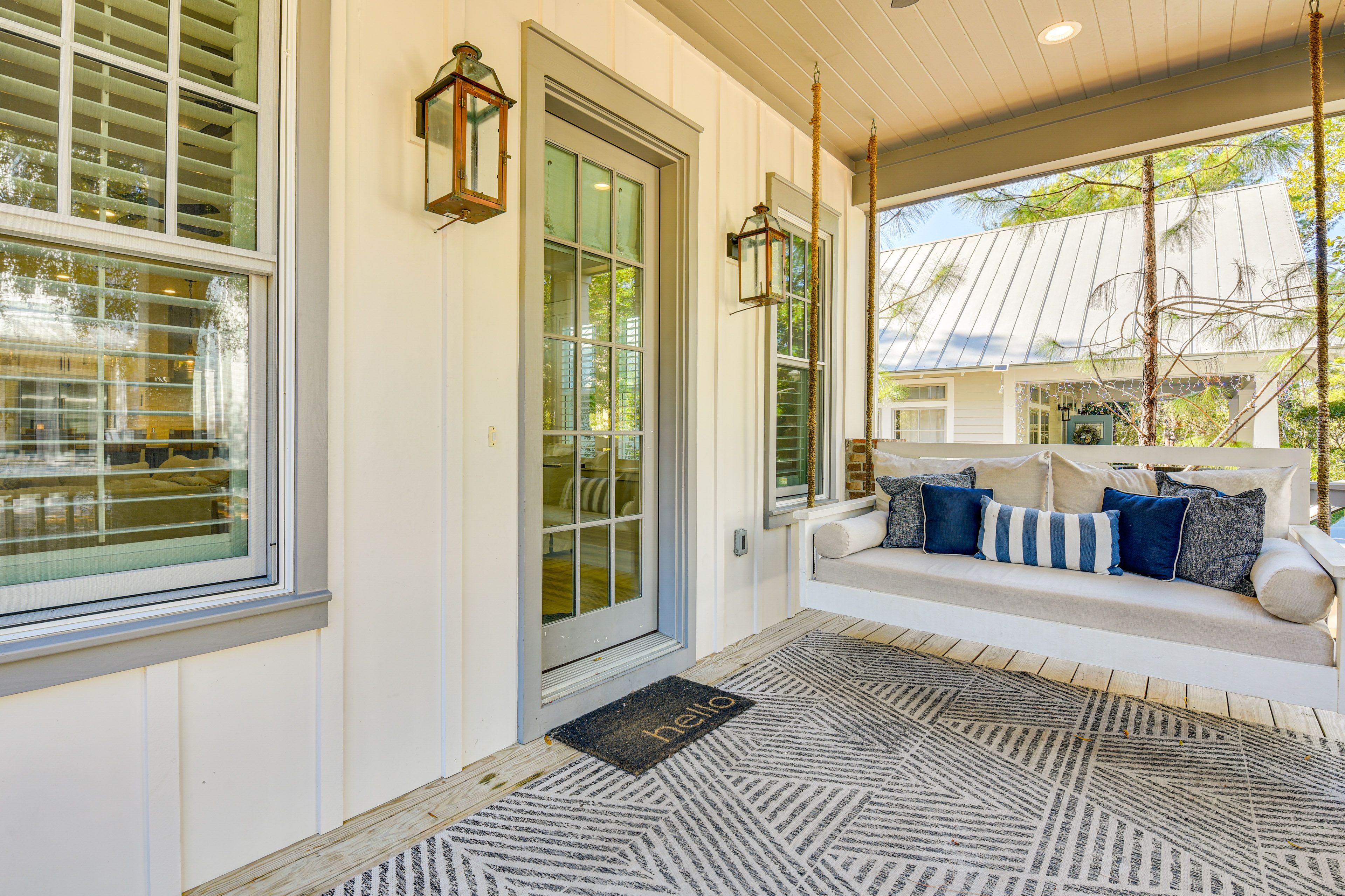 Property Entrance/Front Porch | Swing