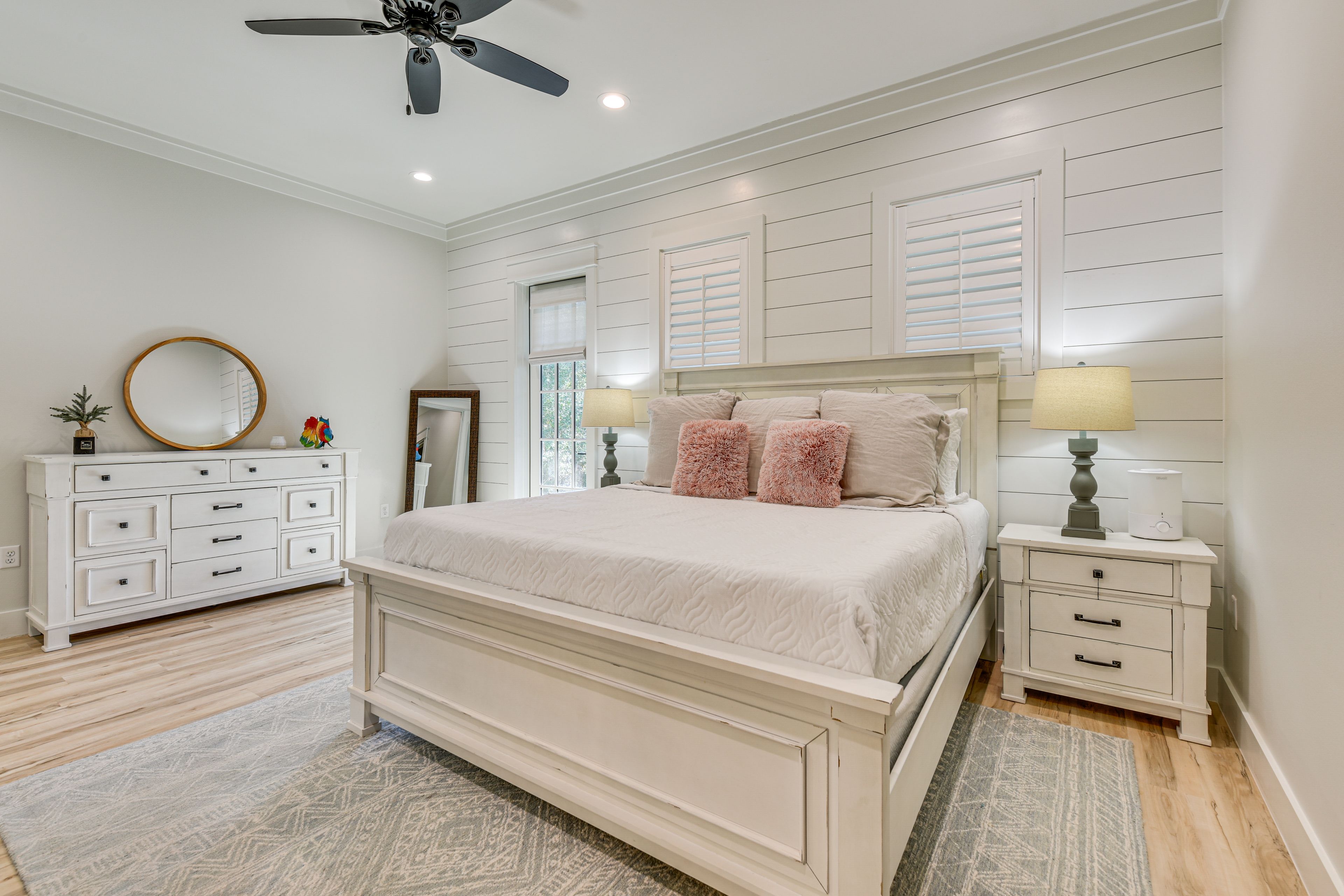 Bedroom 2 | 2nd Floor | King Bed | Smart TV w/ Cable