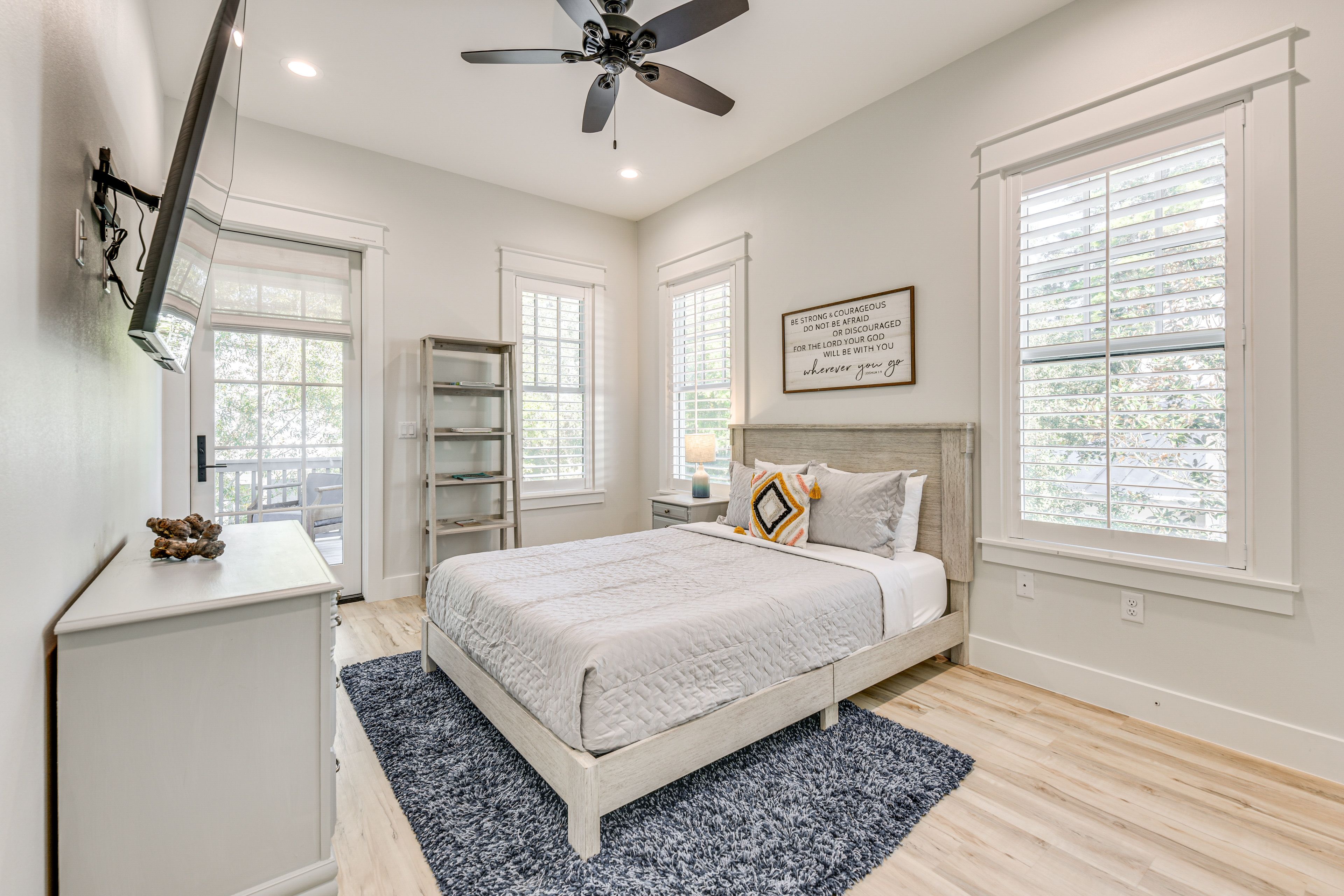 Bedroom 4 | 2nd Floor | Queen Bed | Smart TV w/ Cable