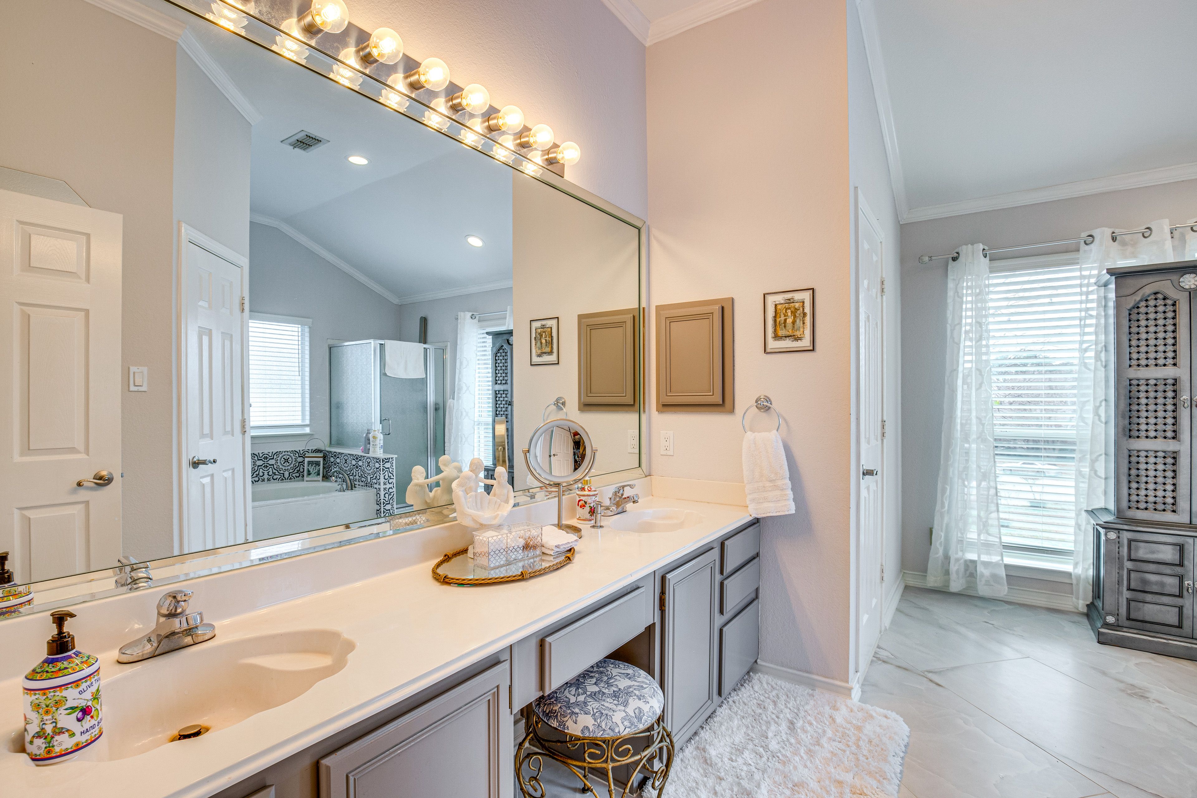 En-Suite Bathroom | 2nd Floor | Towels Provided