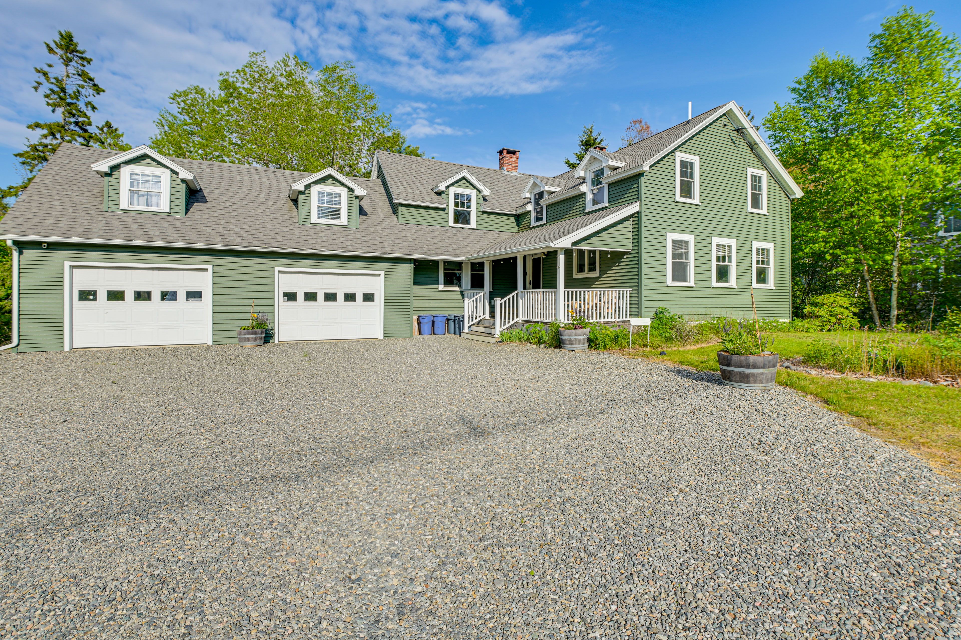 Parking | Driveway (6 Vehicles) | RV/Trailer Parking Allowed