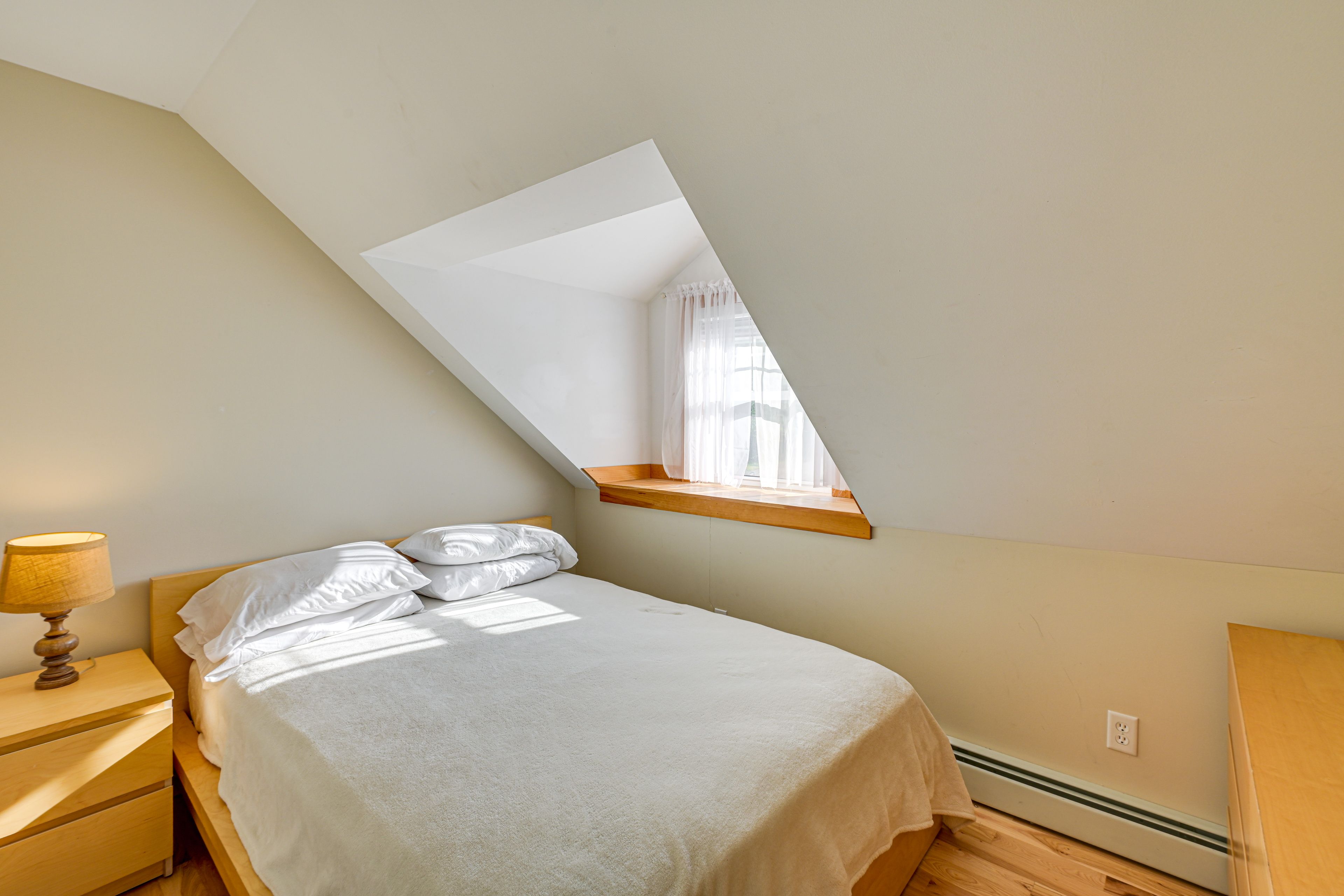 Bedroom 5 | 2nd Floor | Queen Bed