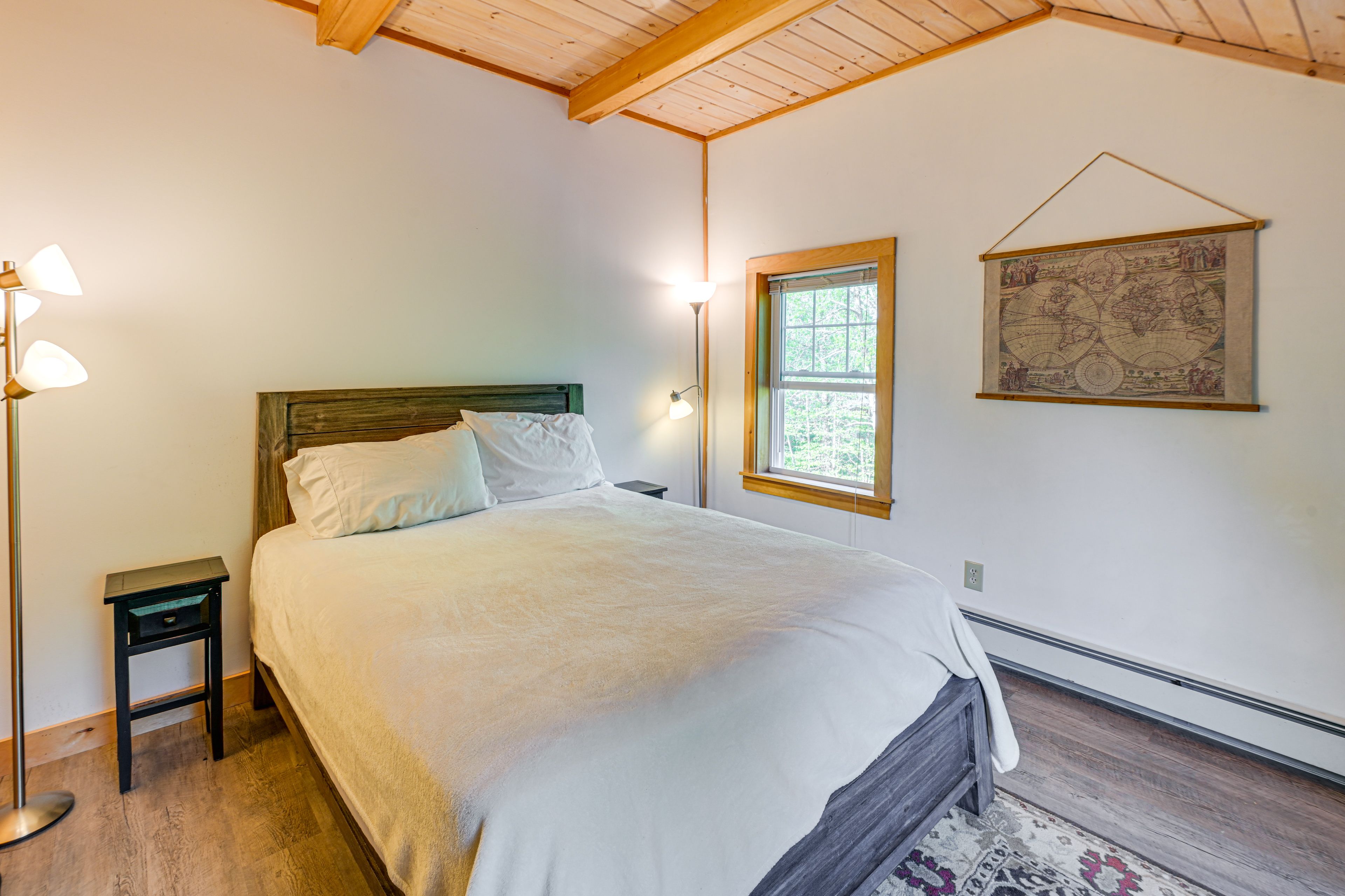 Bedroom 2 | 2nd Floor | Queen Bed