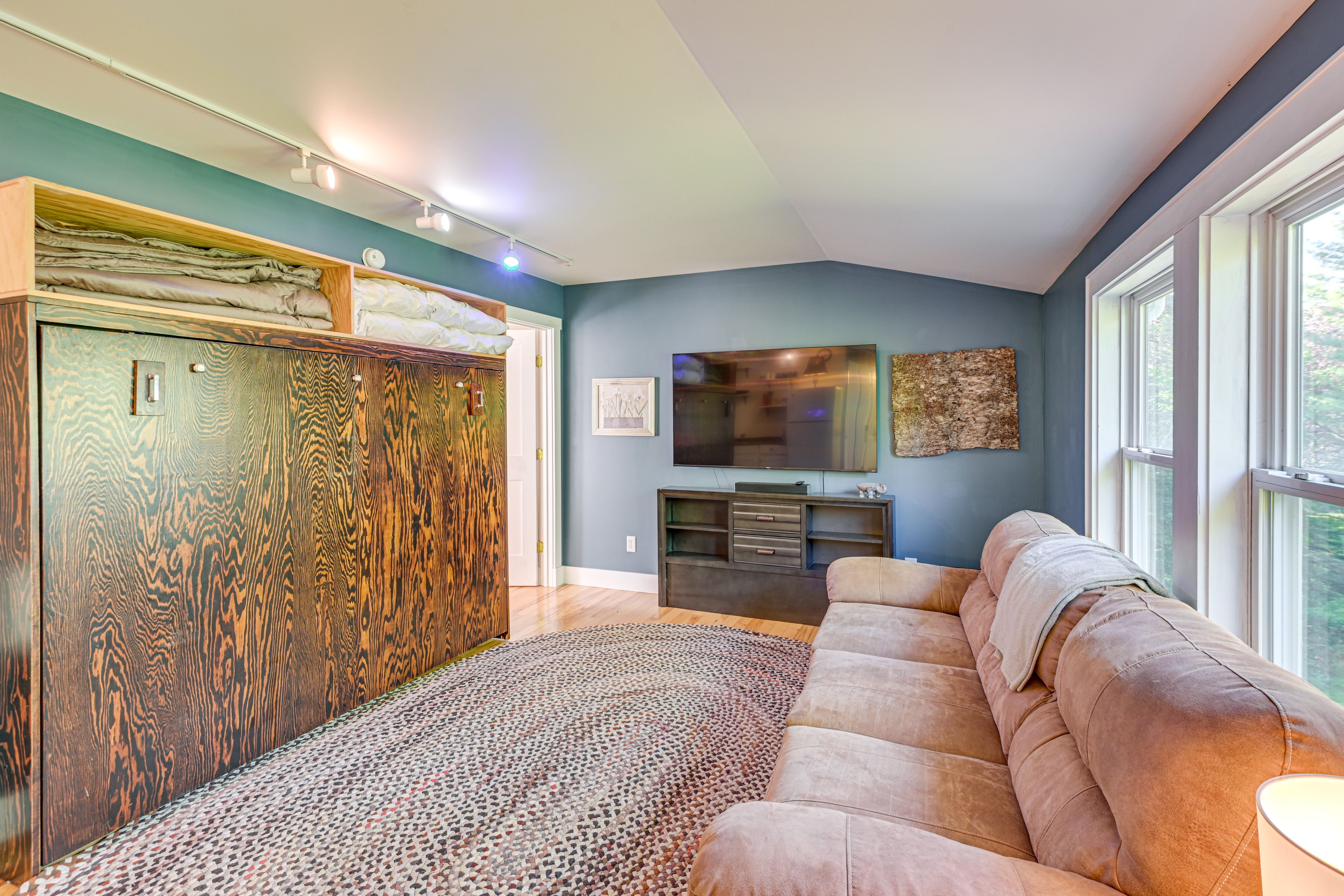 Apartment Suite Living Area | 2nd Floor | Queen Murphy Bed | Smart TV