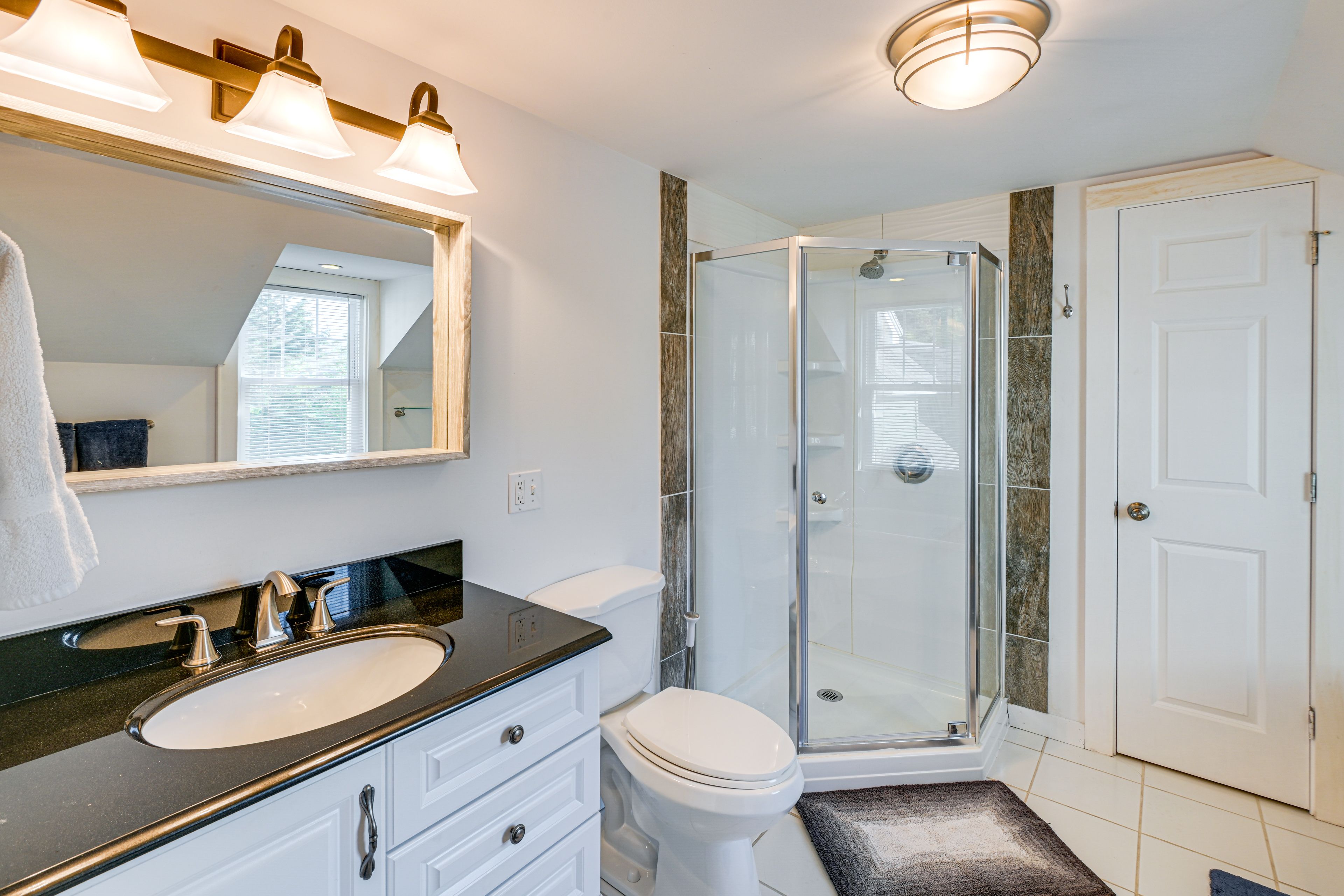 En-Suite Bathroom | 2nd Floor | Towels Provided