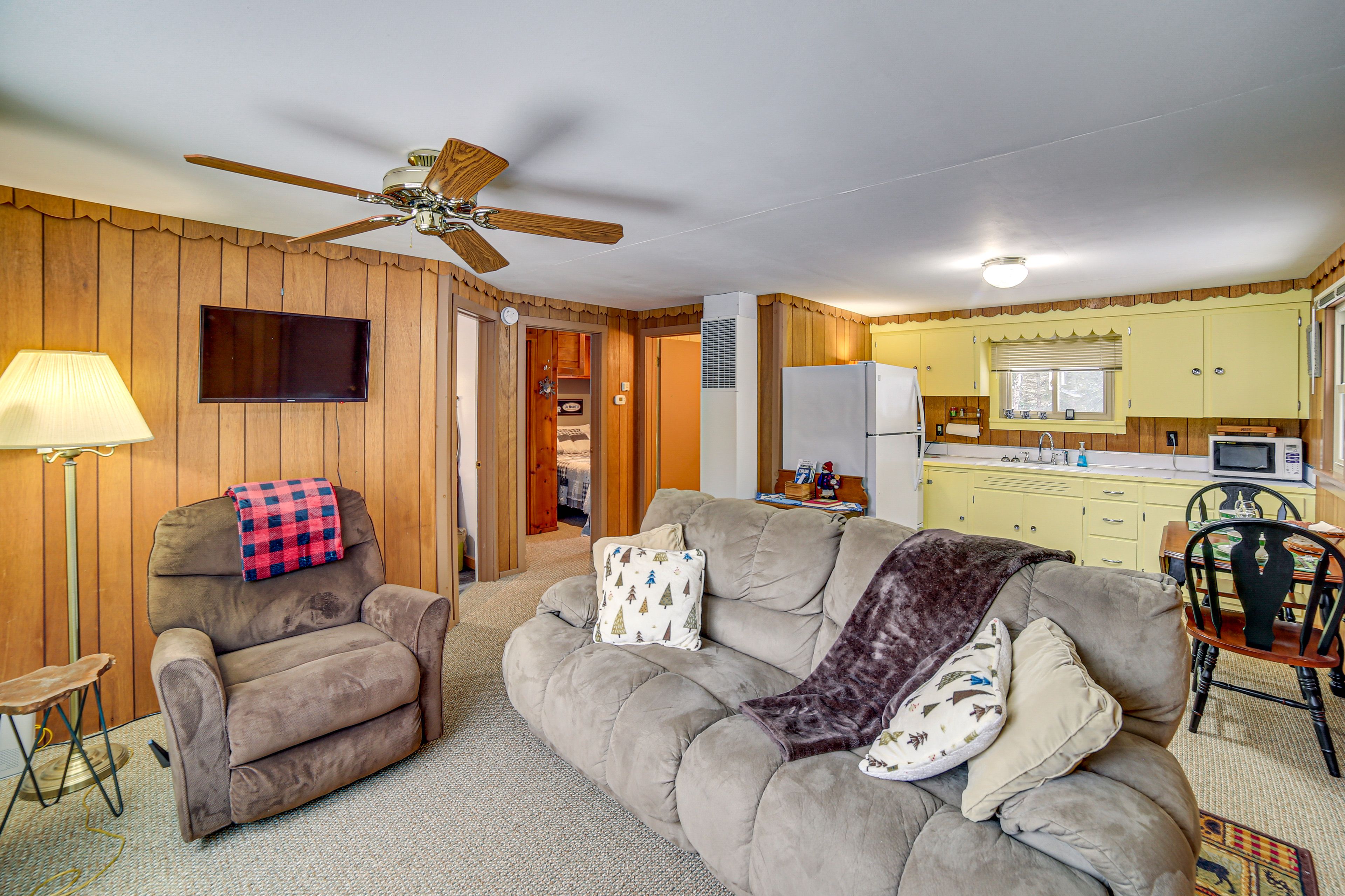 Living Room | Gas Fireplace | Books/Board Games