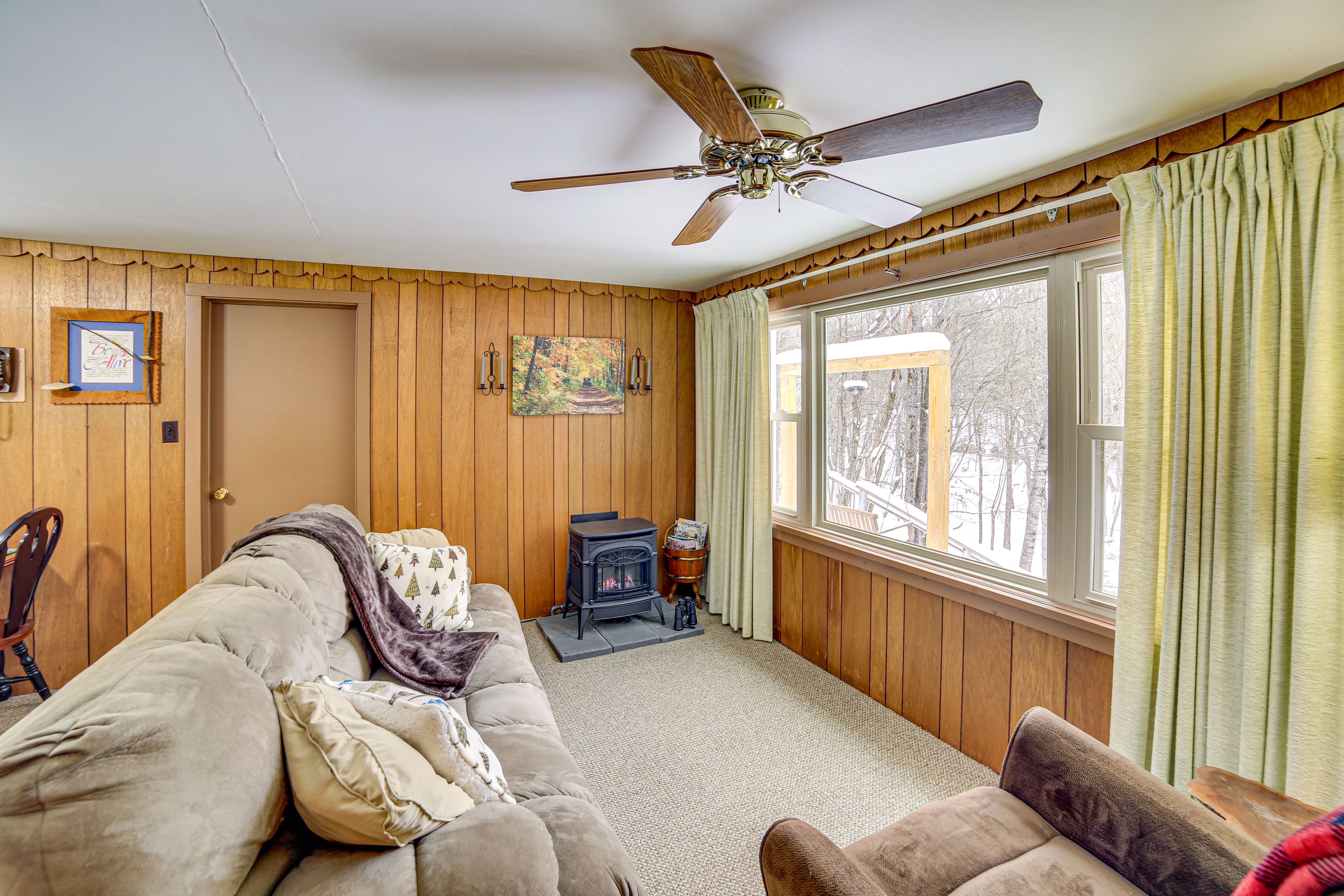 Manistique Vacation Rental | 2BR | 1BA | 800 Sq Ft | 3 Steps Required
