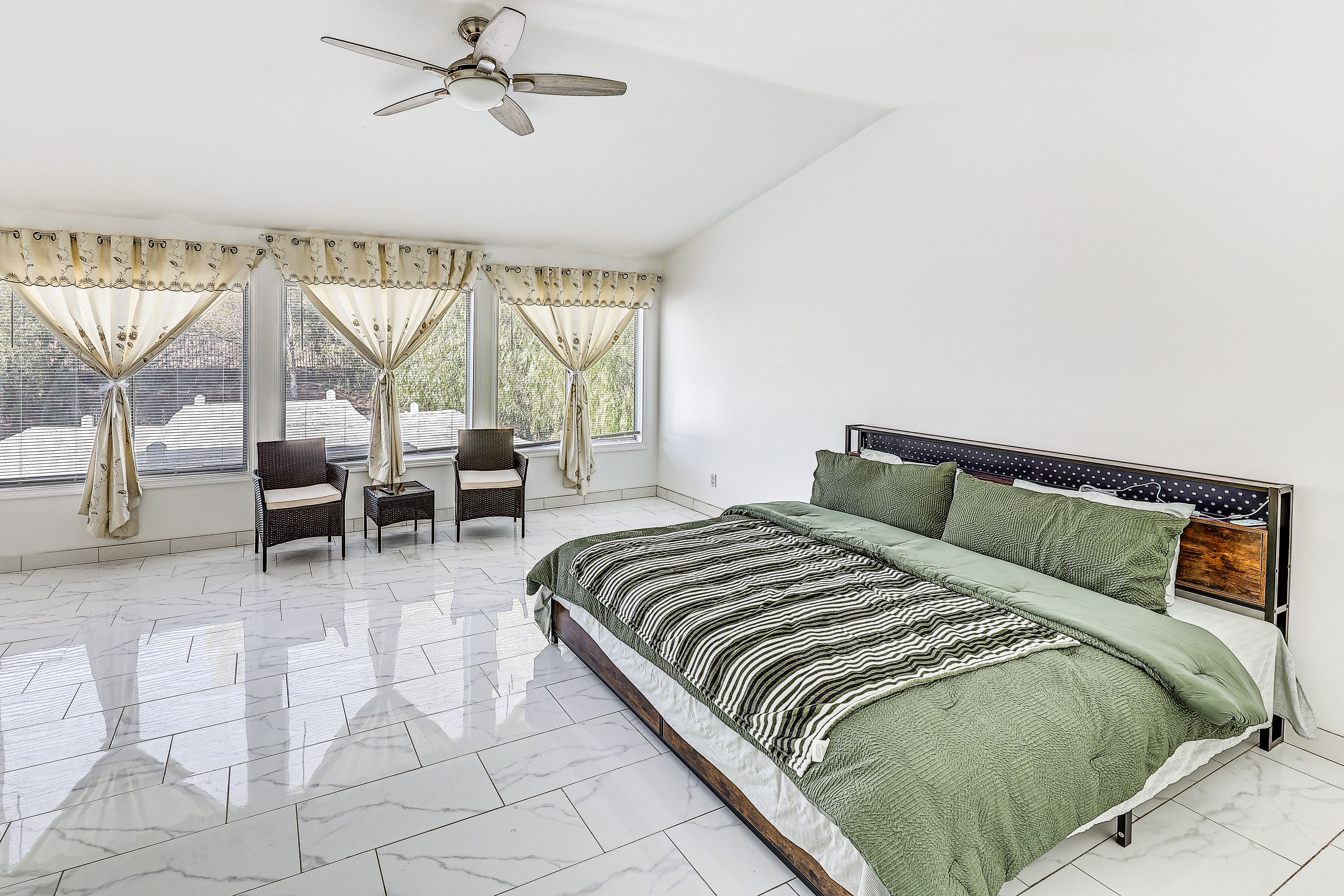 Bedroom 2 | King Bed | 2nd Floor