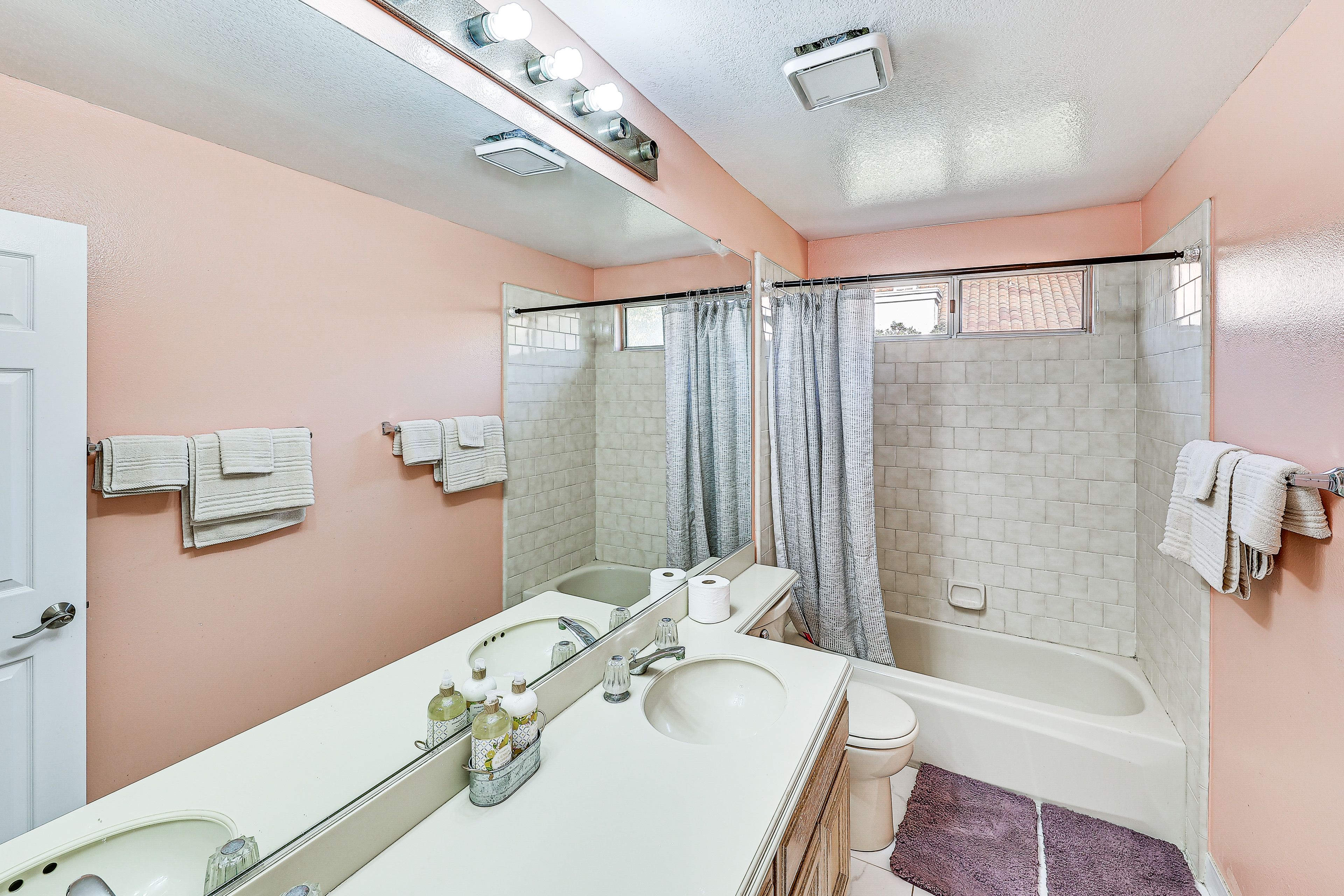 Bathroom | 1st Floor