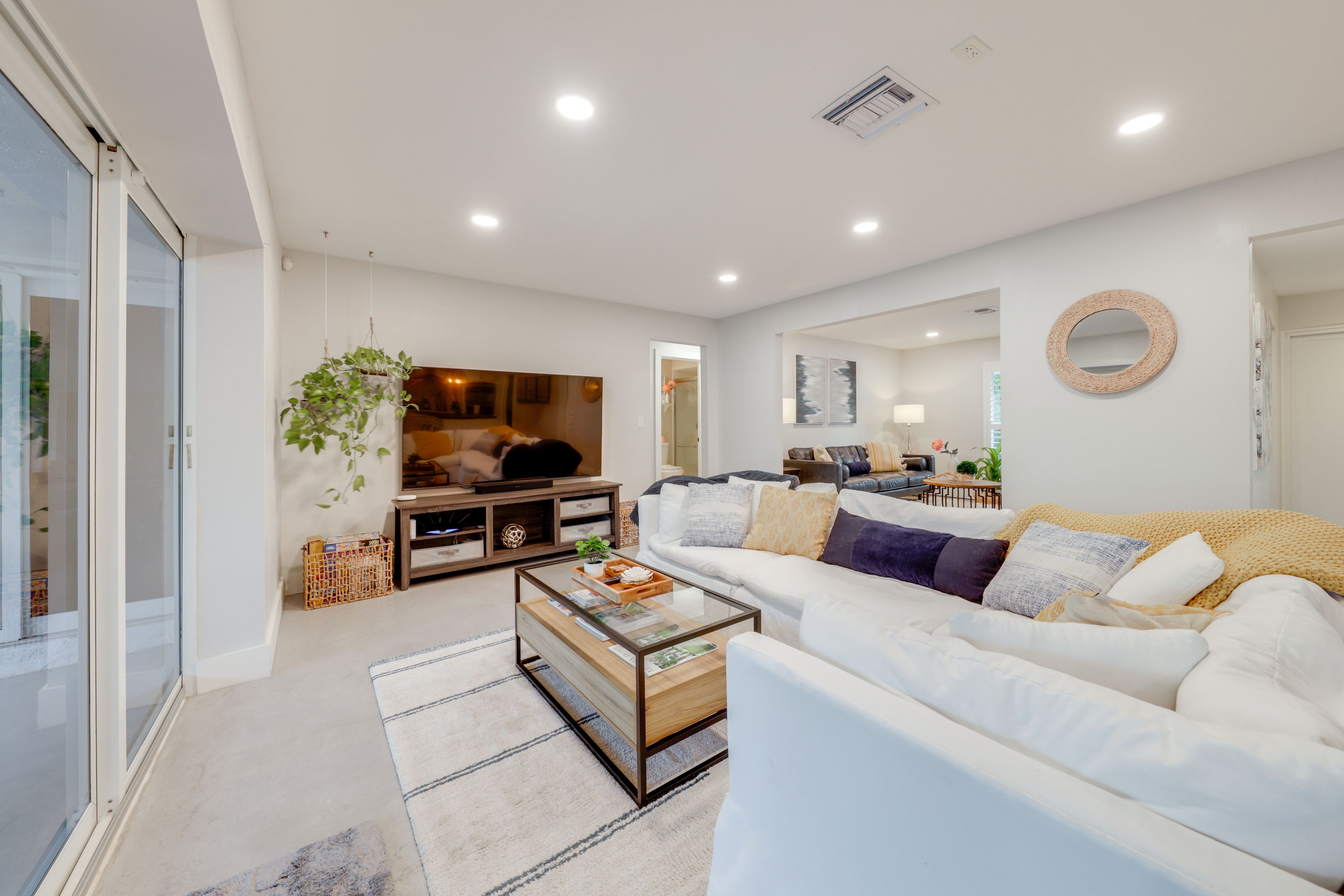 Living Room | Smart TV | Central A/C | Single-Story Home