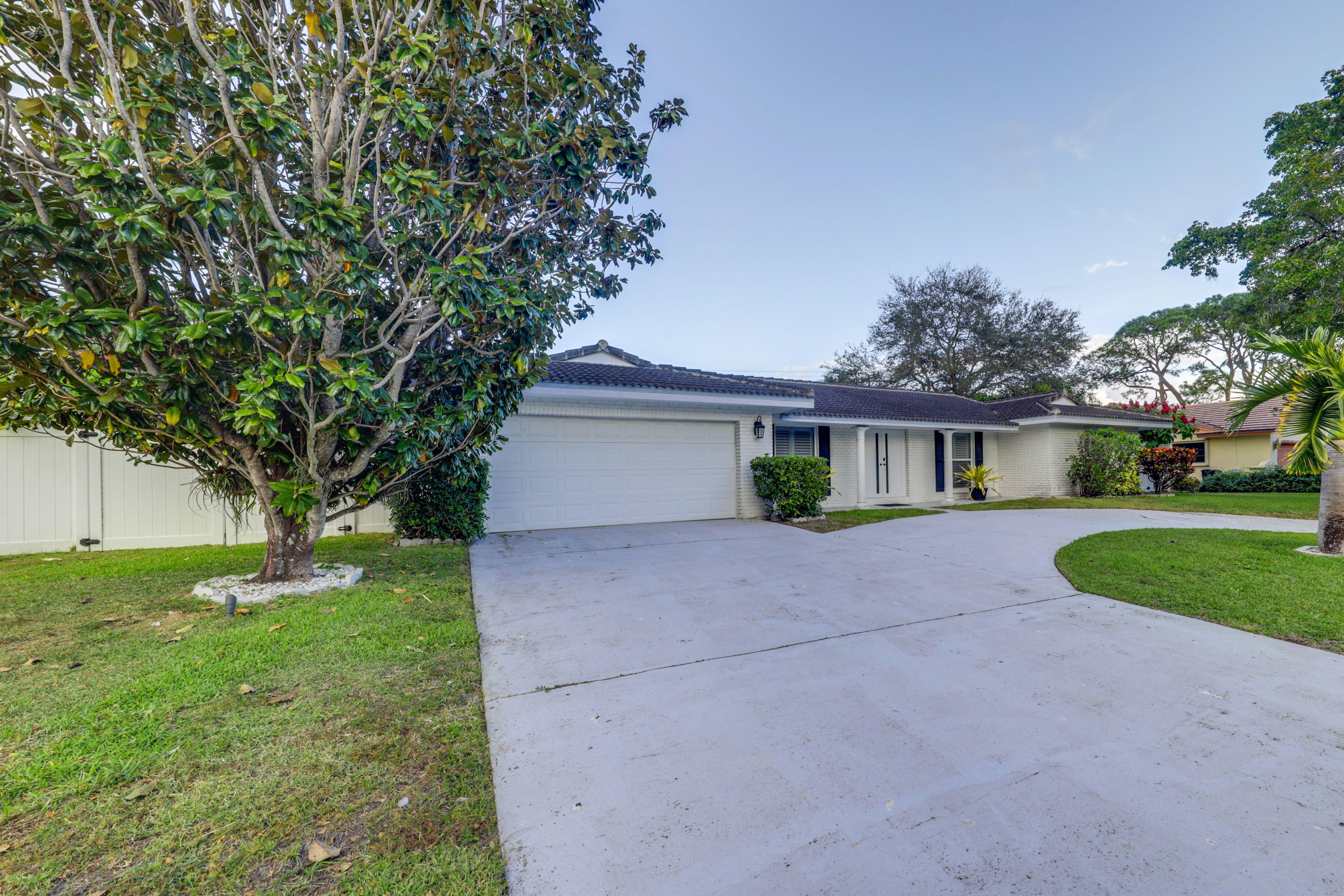 Parking | Driveway (4 Vehicles)