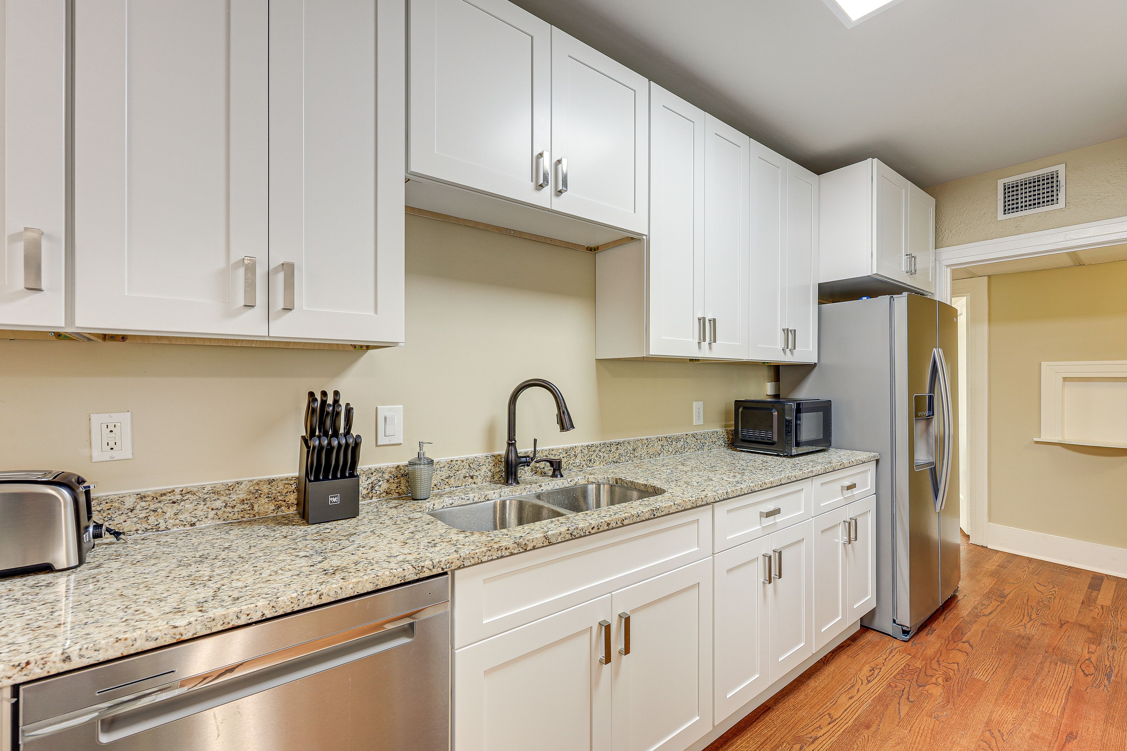 Kitchen | Central A/C & Heating | Dishware & Flatware