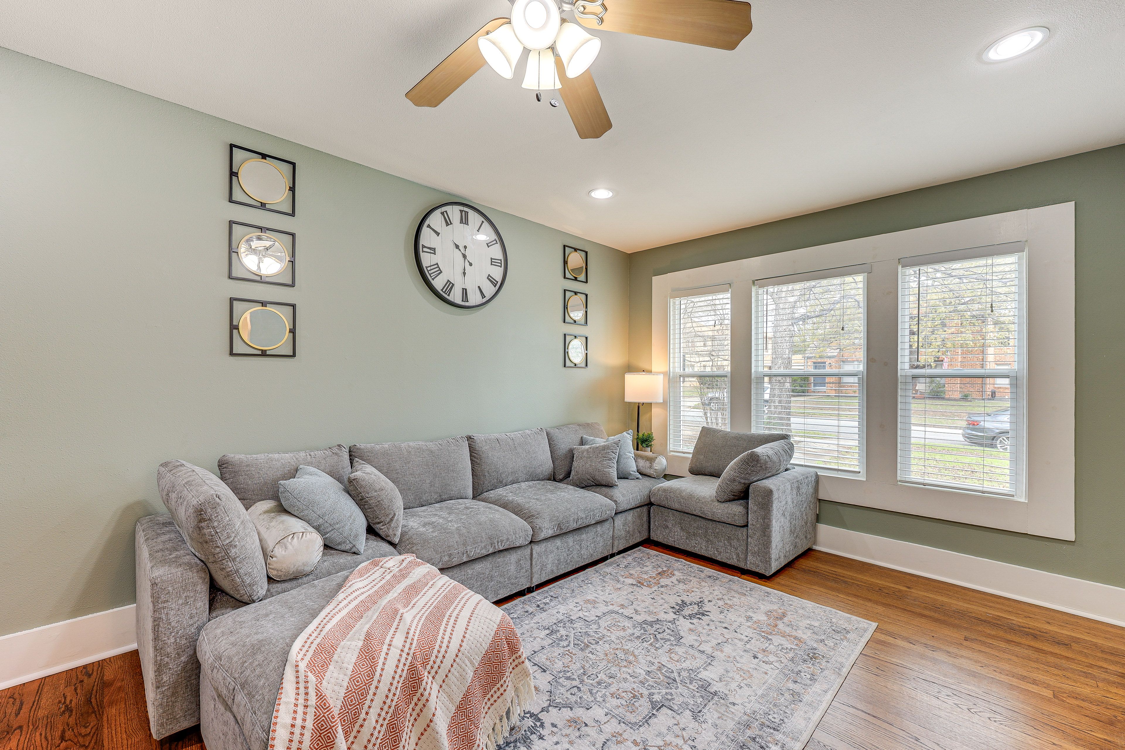 Living Room | Smart TV | Free WiFi