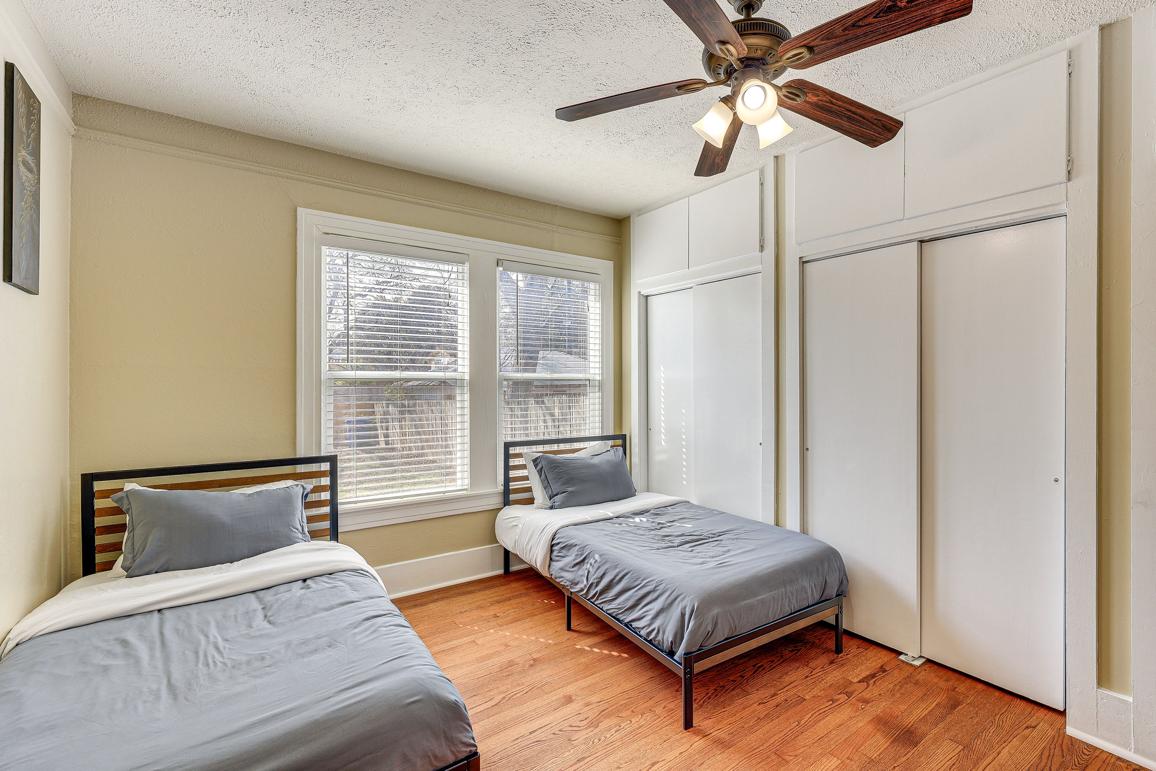 Bedroom 2 | 2 Twin Beds