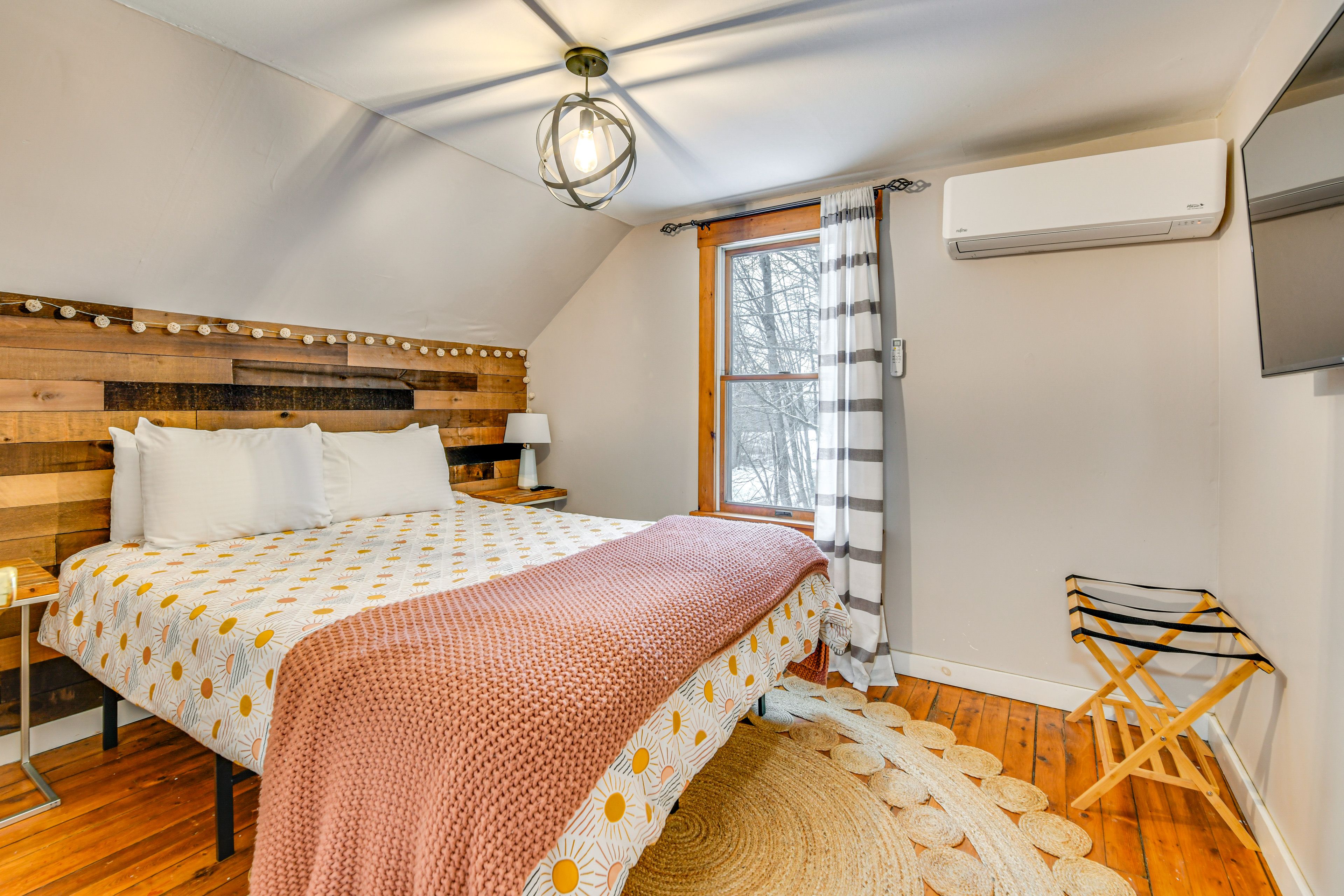Bedroom 2 | 2nd Floor | Queen Bed | Linens Provided