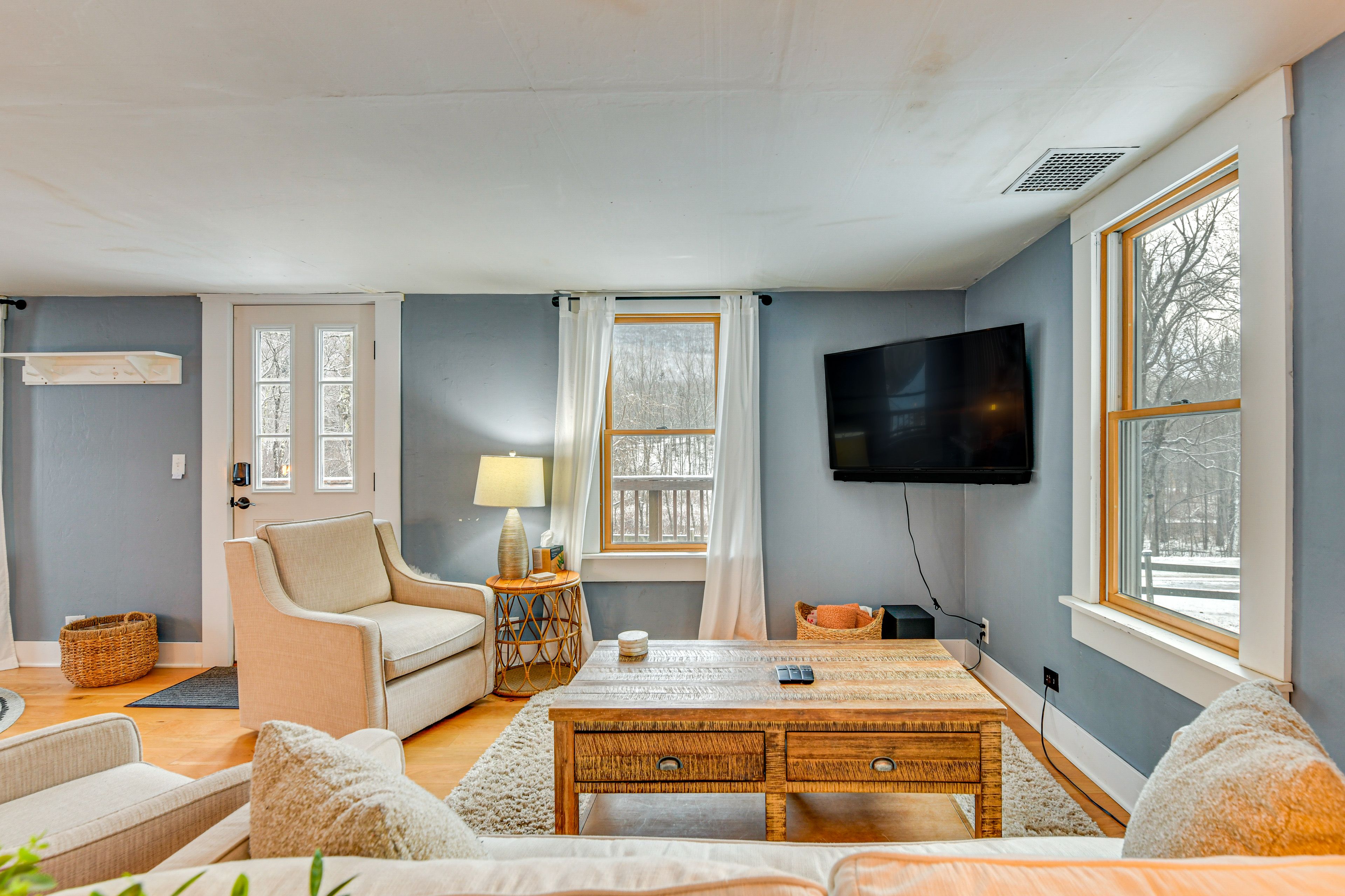Living Room | 1st Floor | Free WiFi