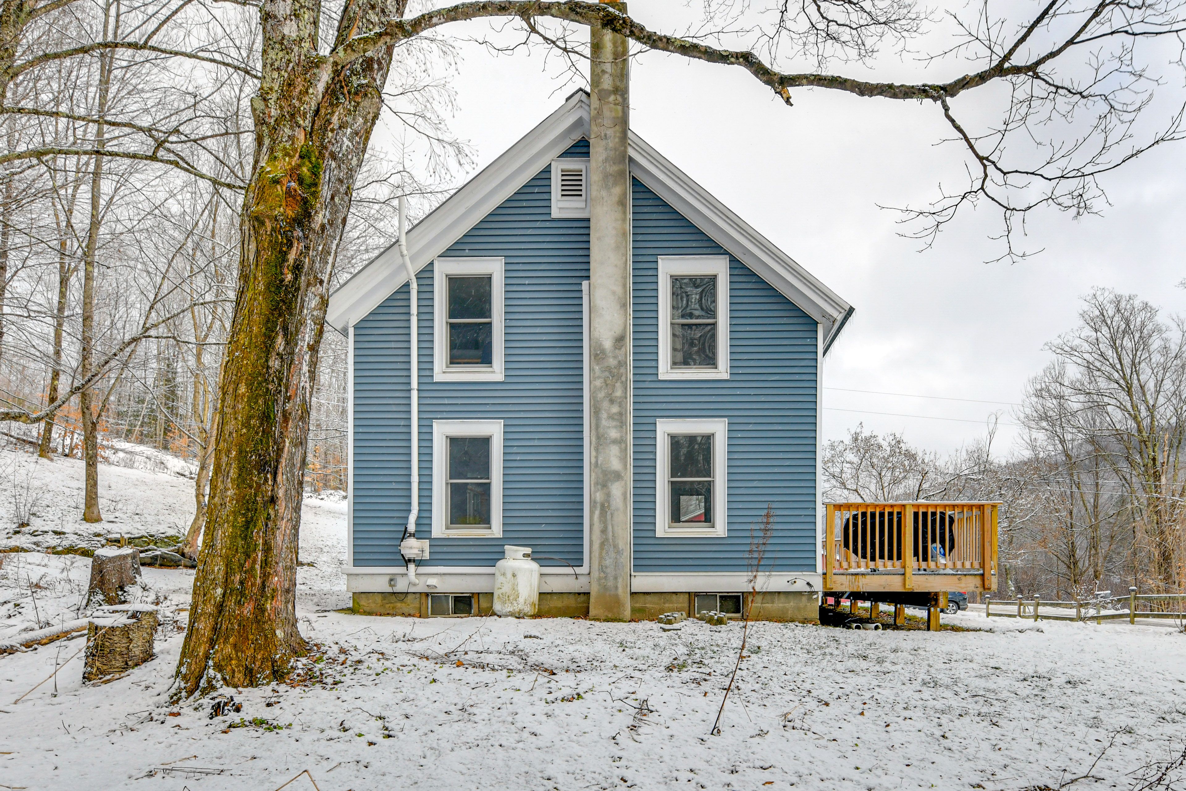 Parking | Spaces Near House (2 Vehicles) | Spaces Near Barn (2 Vehicles)