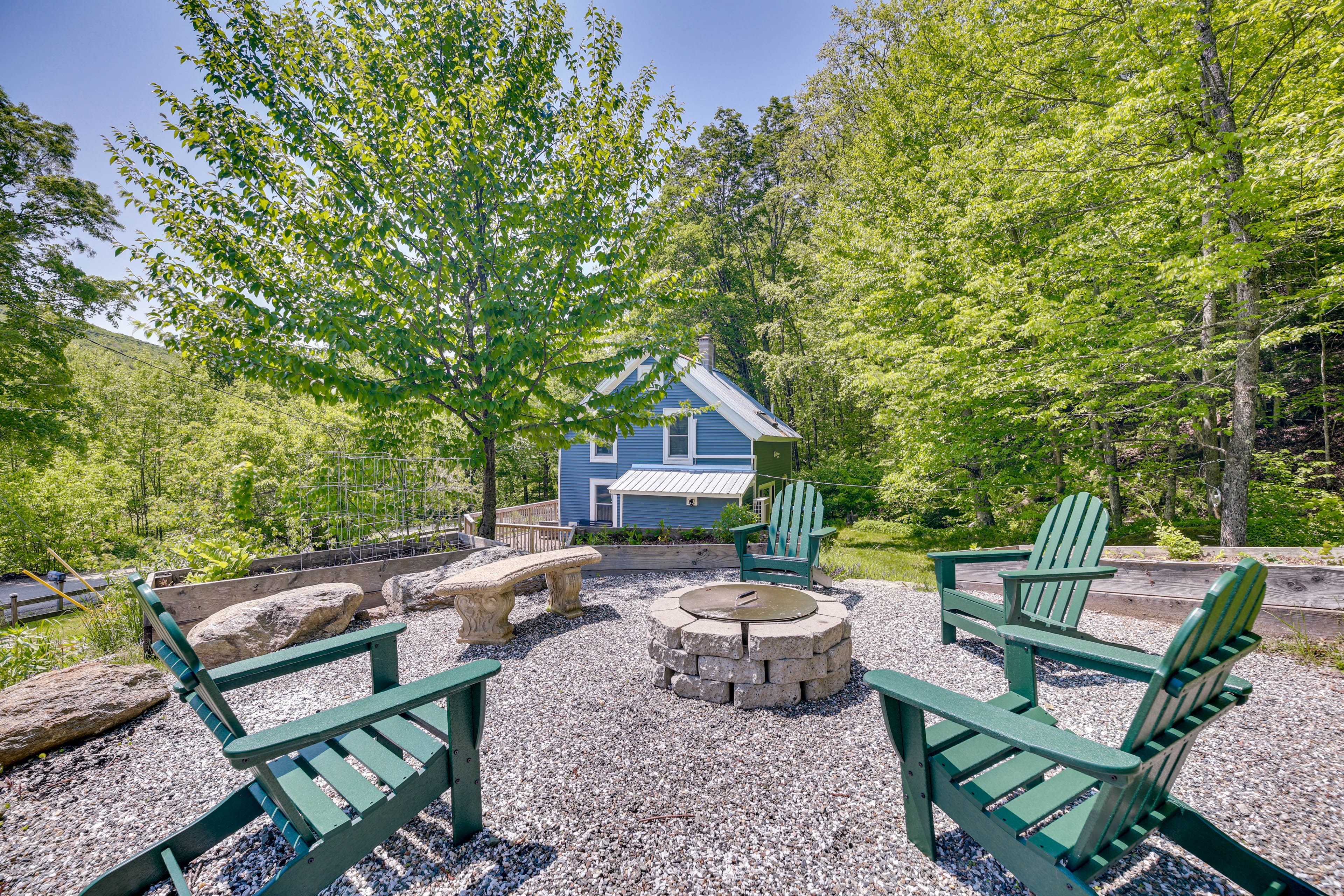 Belvidere Vacation Rental | 3BR | 1.5BA | 2 Steps to Enter | 1,700 Sq Ft