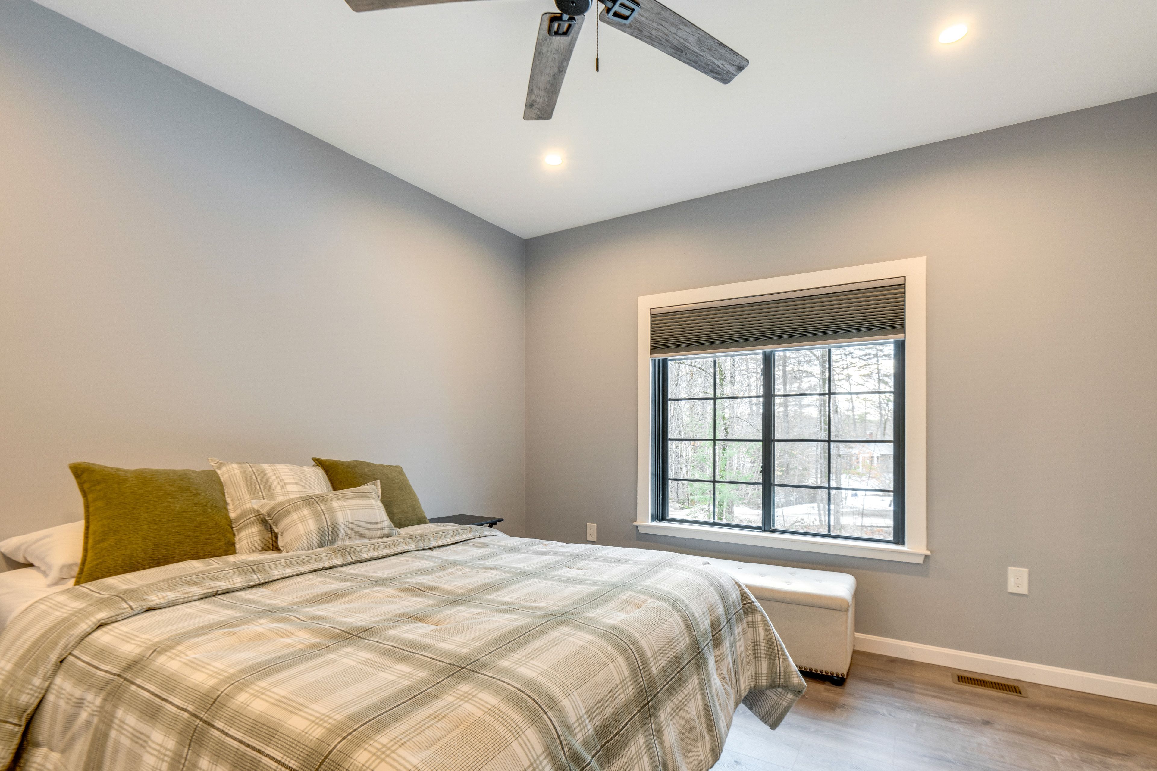 Bedroom 1 | Queen Bed | Walk-In Closet | 1st Floor