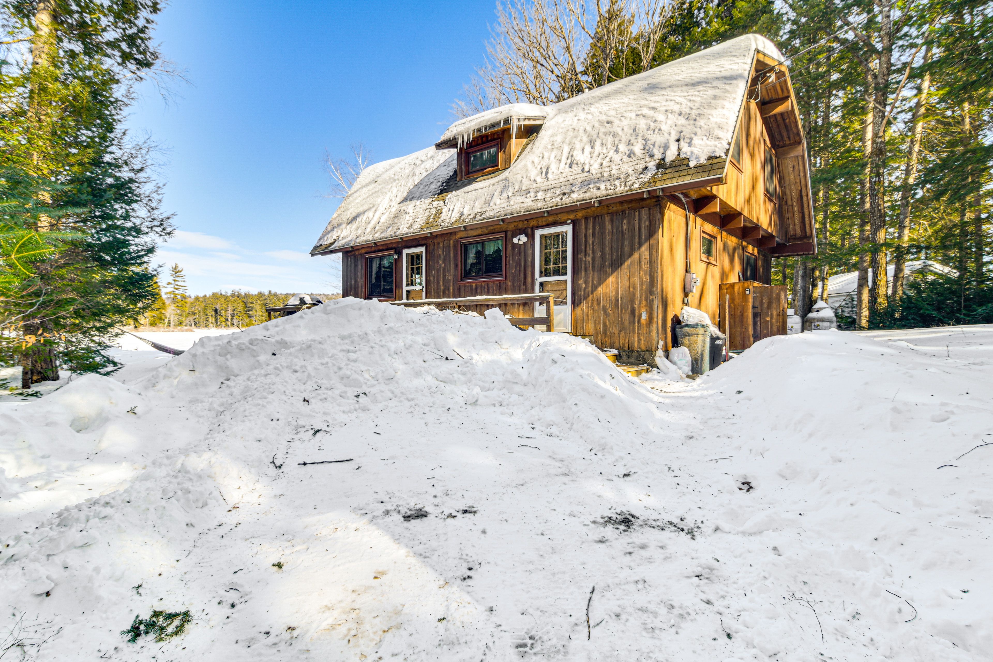 Property Exterior | Driveway (4 Vehicles)