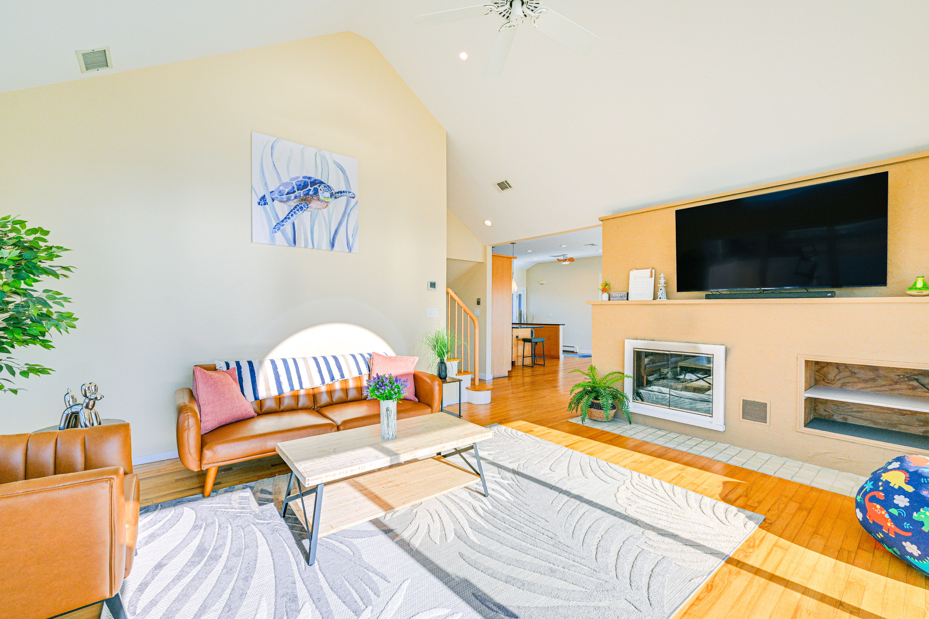 Living Room | Smart TV | Gas Fireplace | Central A/C & Heating | Free WiFi