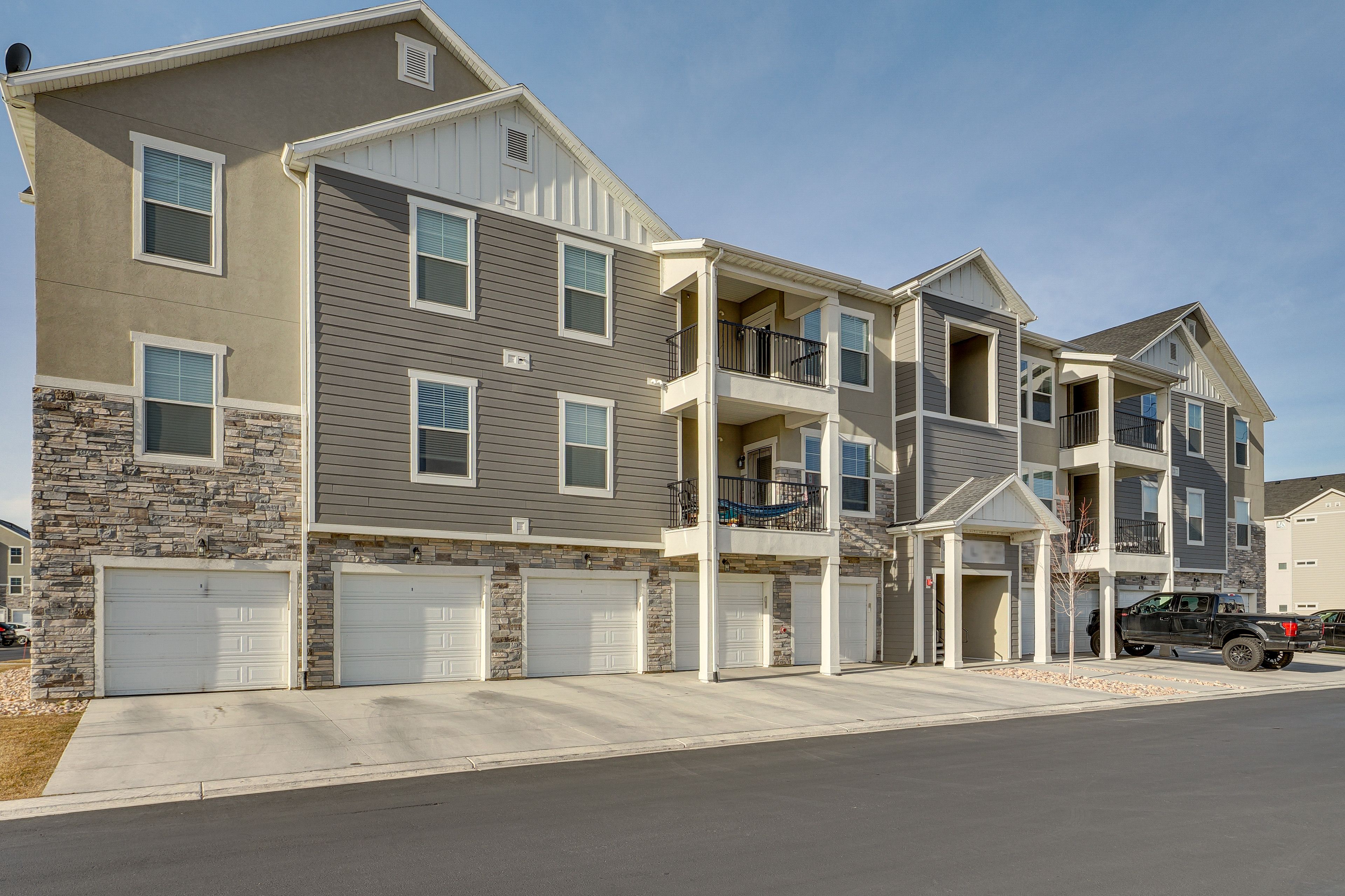 Building Exterior | Single-Story Condo | 1st-Floor Unit