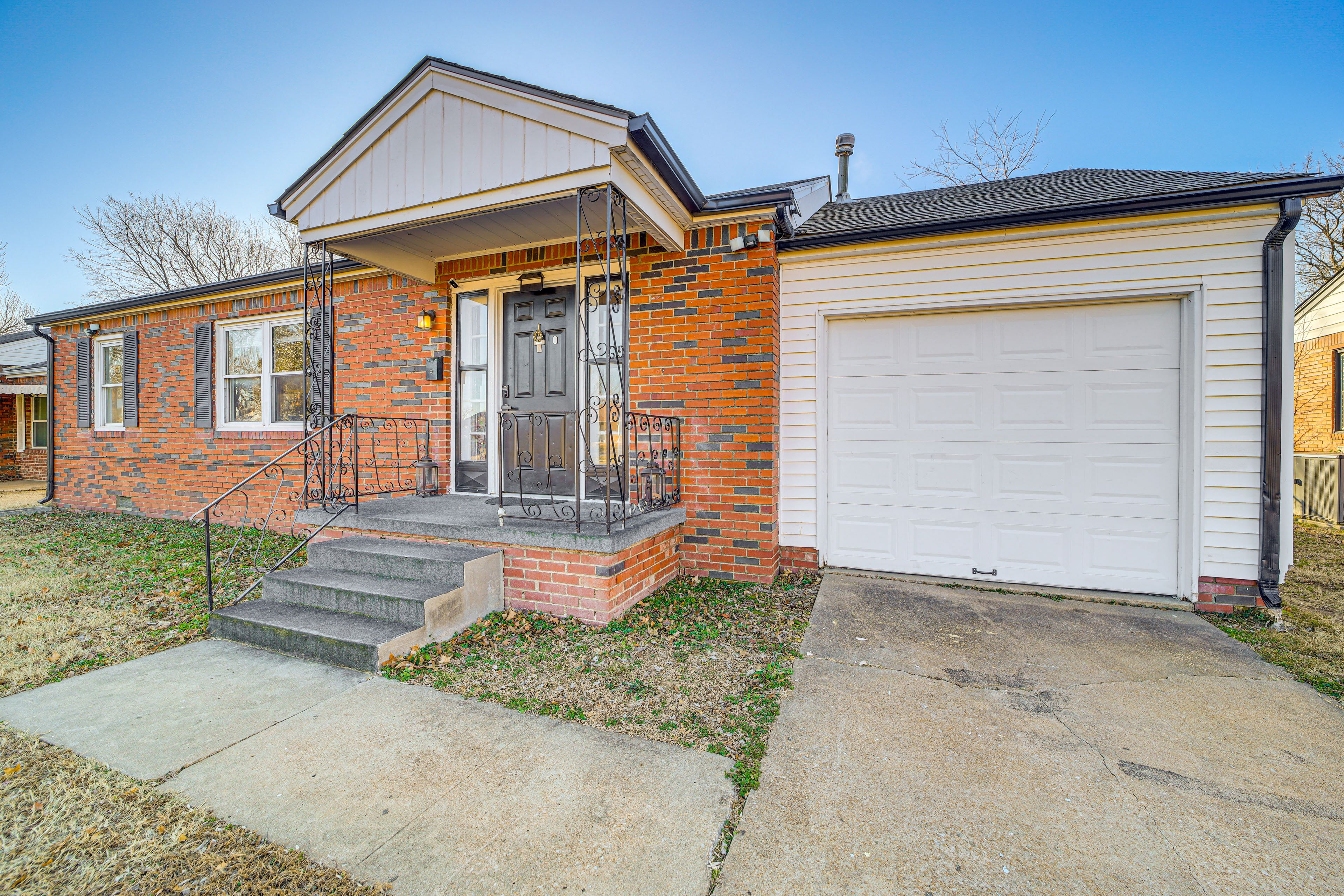 Home Exterior | Parking | Driveway (2 Vehicles)