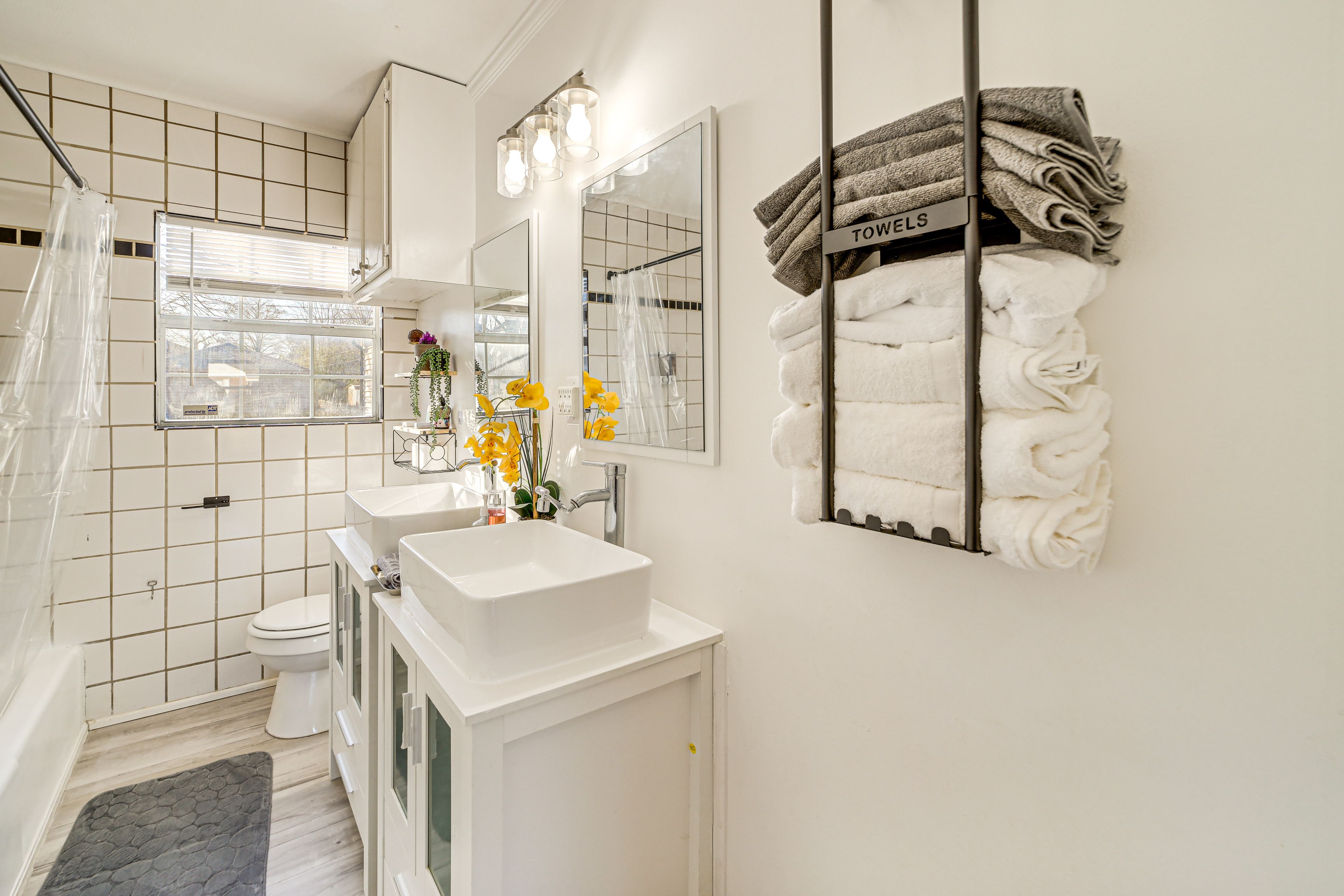 Full Bathroom | Shower/Tub Combo